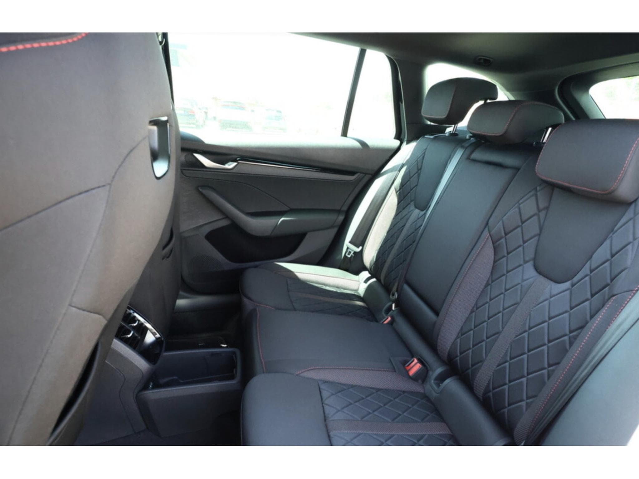 Skoda Octavia RS 2.0 TSI Combi DSG + Pano (2026) - Photo 8