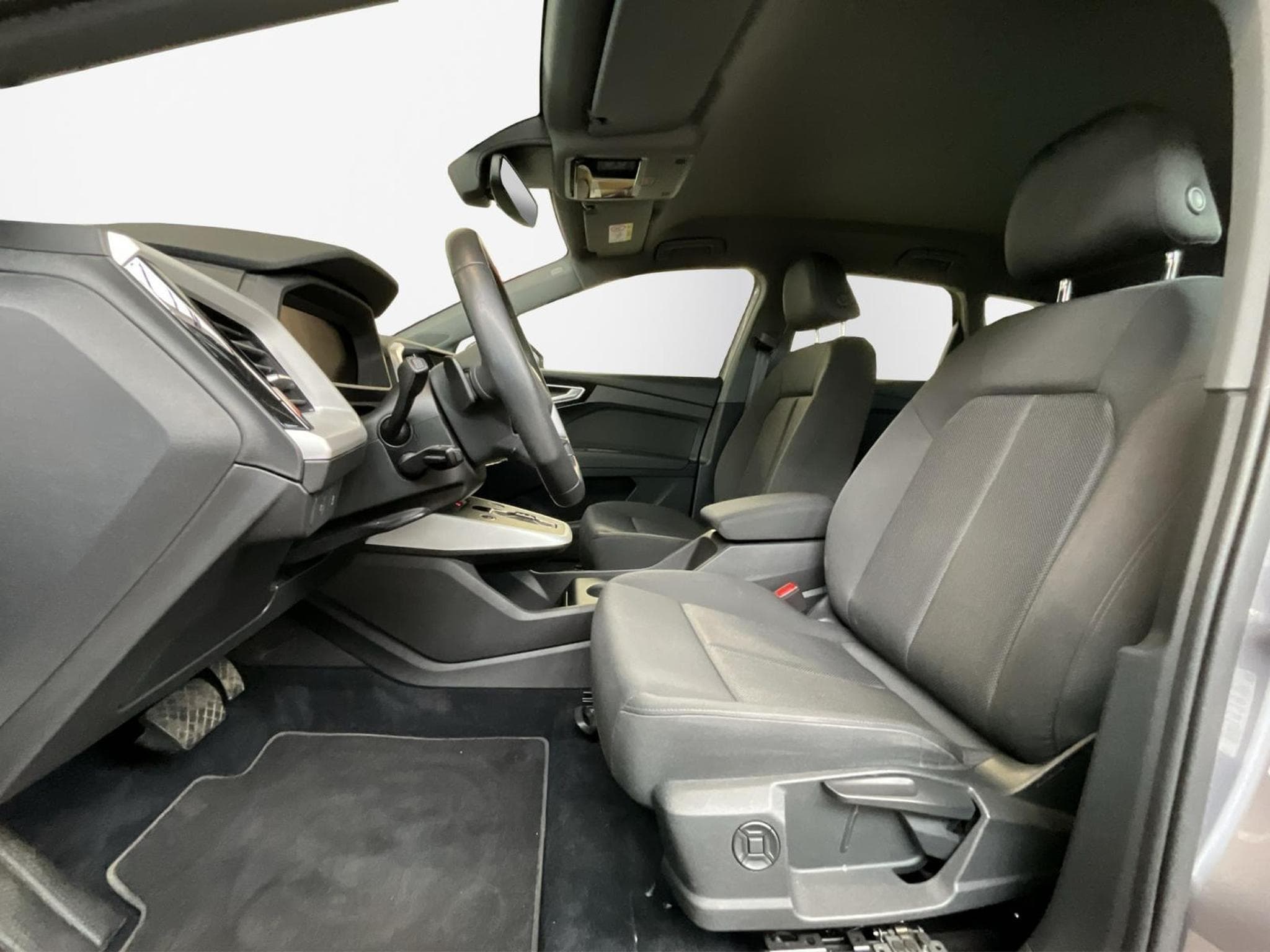 Audi Q4 e-tron 52kWh+35e-tron+Led+Navi+P.Confort+P.Assistance (2022) - Photo 10