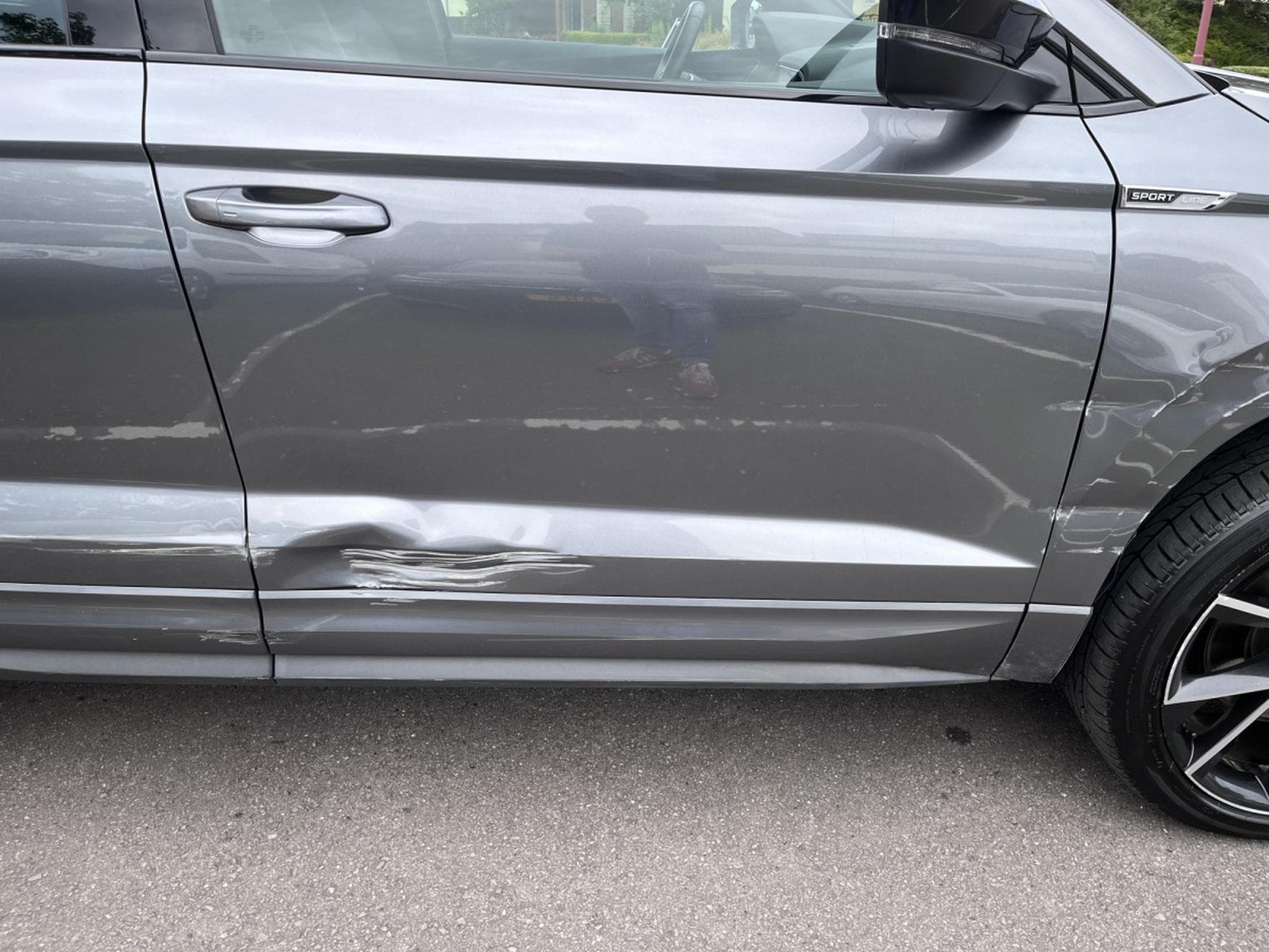 Skoda Karoq 2.0 Tsi Sportline DSG 4x4 Pano AHK Keyless ACCIDENTE (2023) - Photo 12