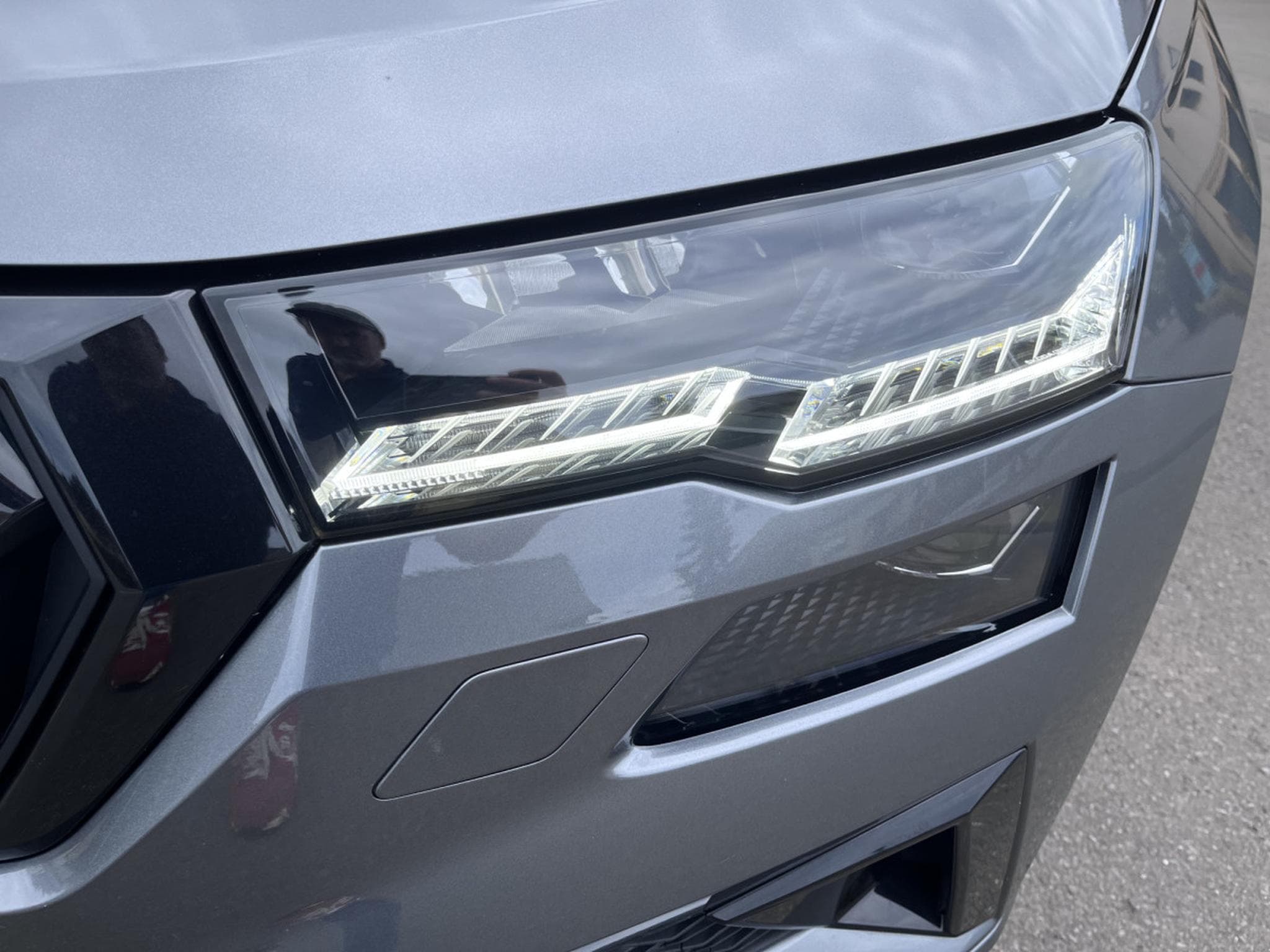 Skoda Karoq 2.0 Tsi Sportline DSG 4x4 Pano AHK Keyless ACCIDENTE (2023) - Photo 29
