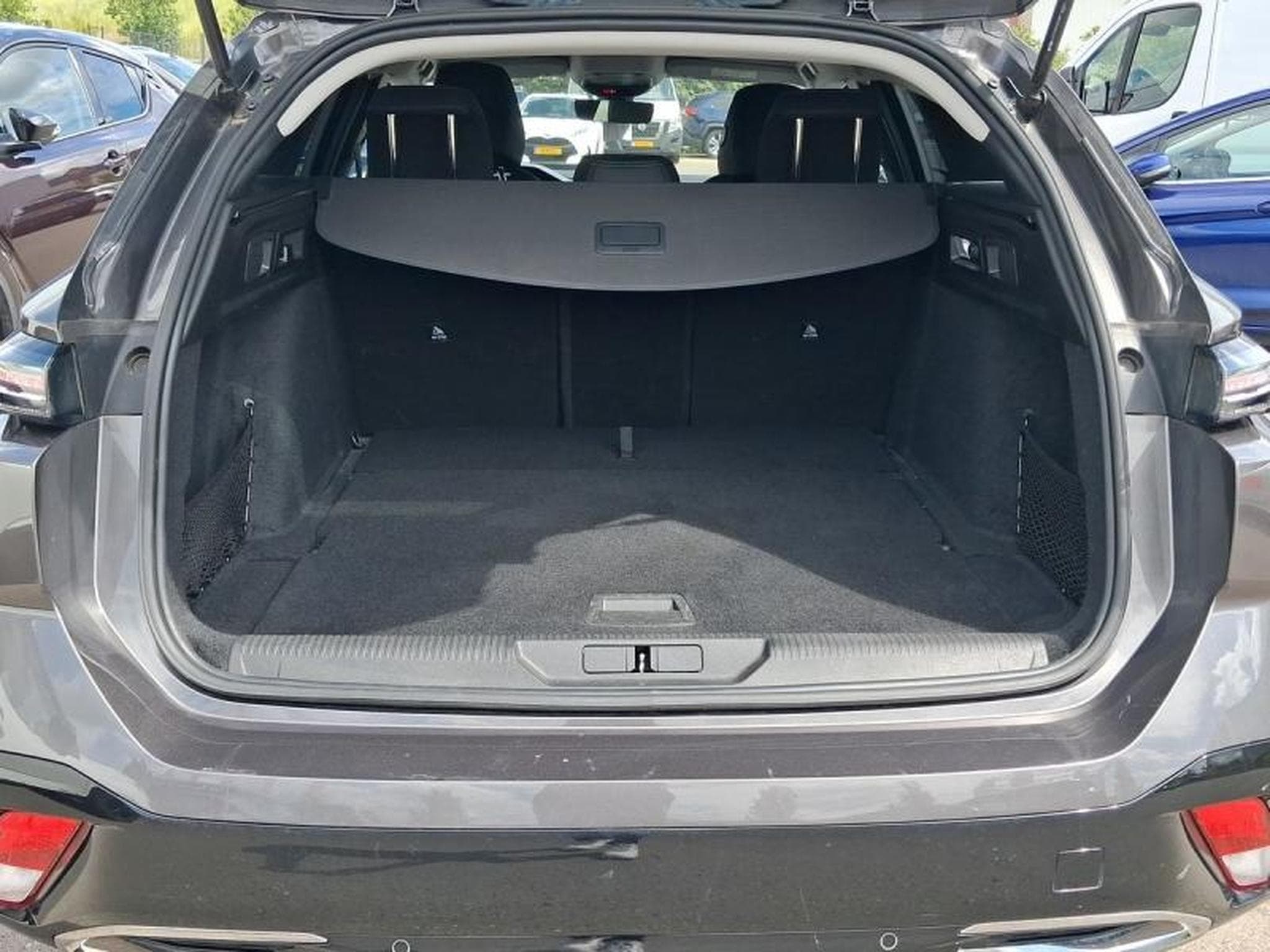PEUGEOT 308 1.5 BlueHDi 130ch S&S Allure (2022) - Foto 8