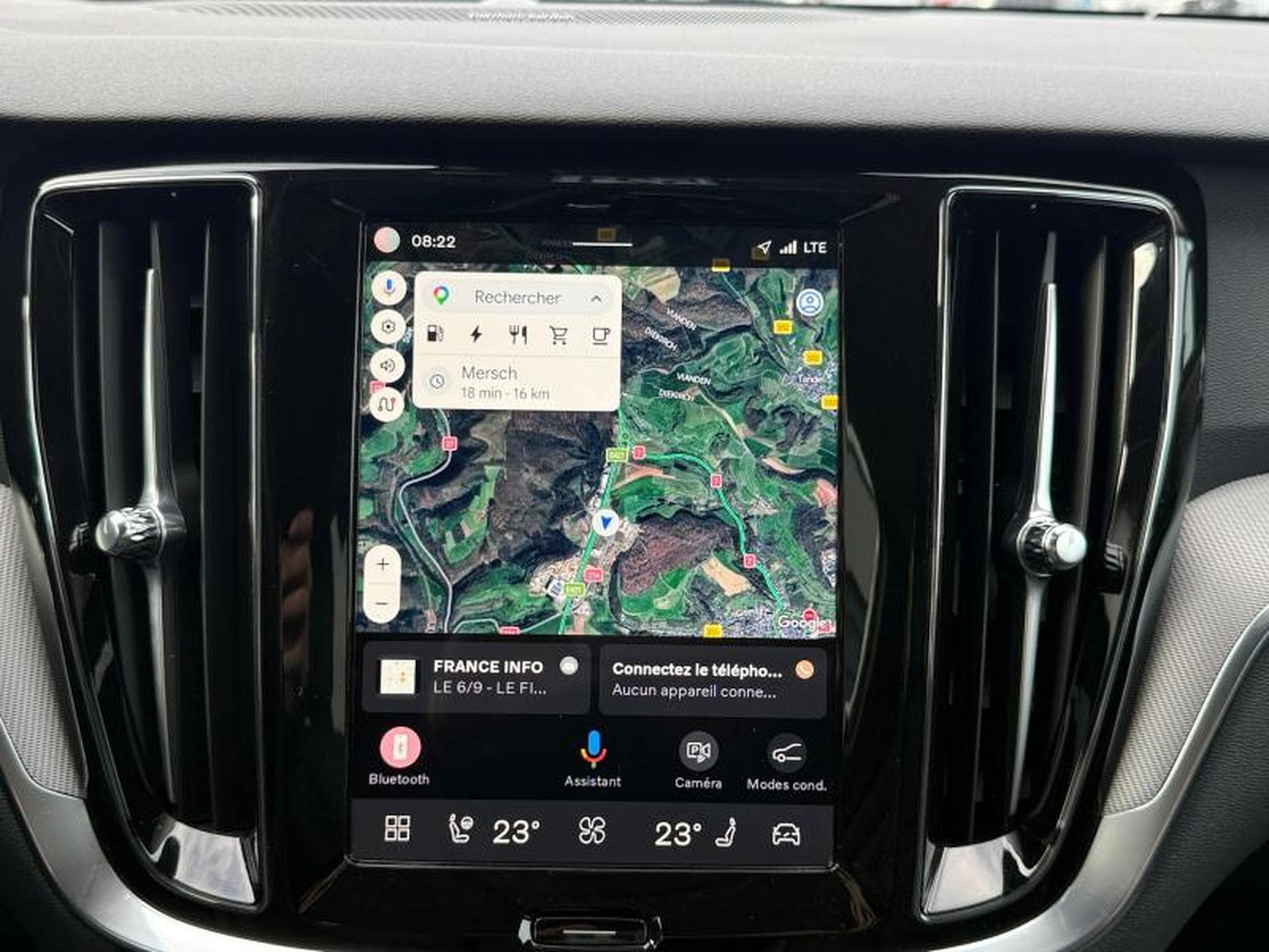 Volvo V60 T6 AWD Plus Dark / Hybride (2024) - Foto 16