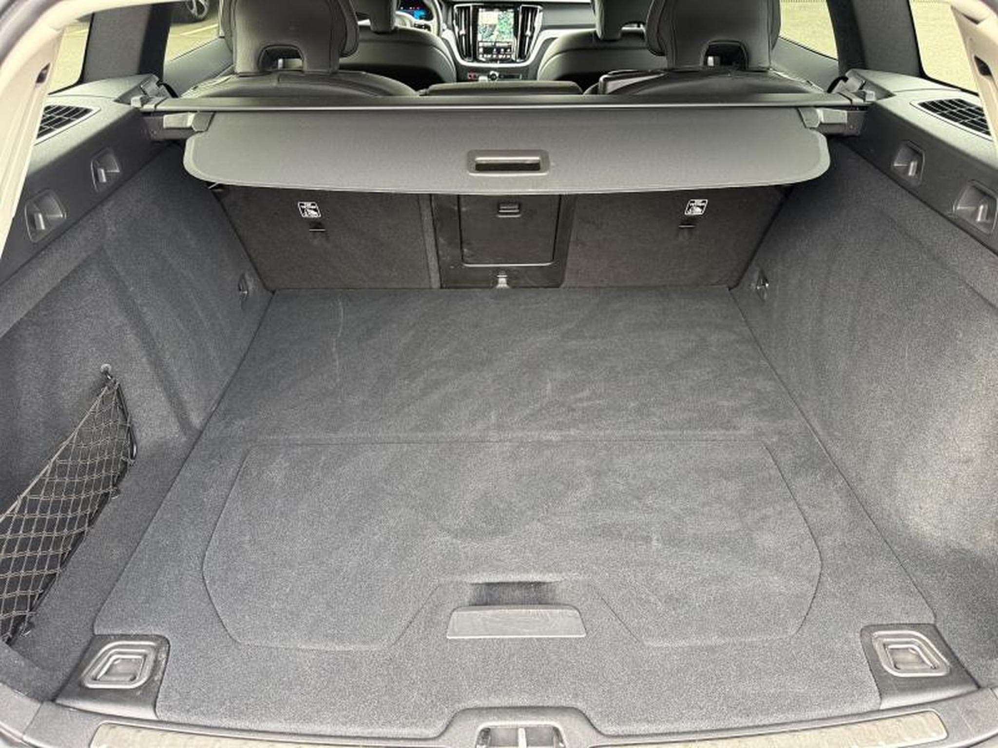 Volvo V60 T6 AWD Plus Dark / Hybride (2024) - Foto 19