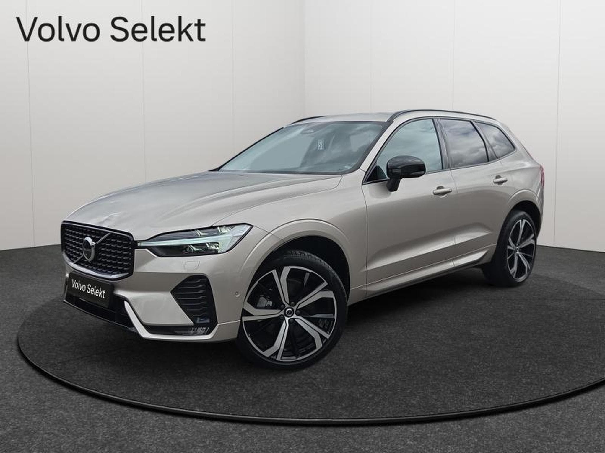 Volvo XC60 B4 Plus Dark / Essence (2024) - Foto 1