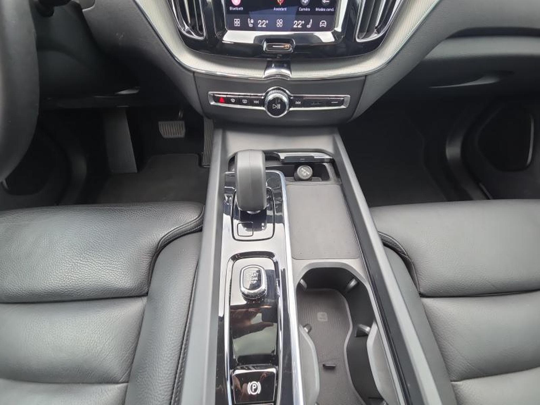 Volvo XC60 B4 Plus Dark / Essence (2024) - Foto 11