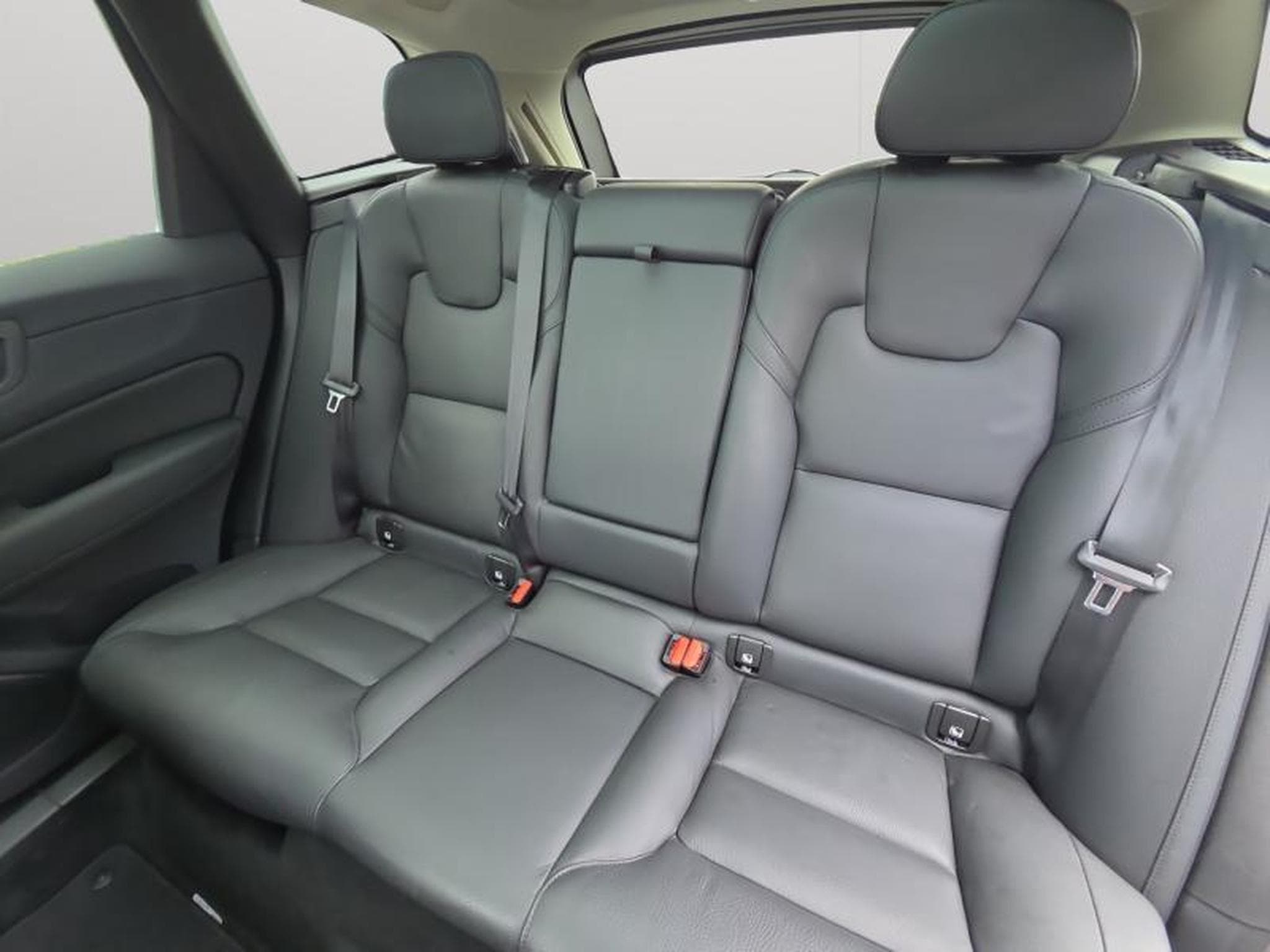 Volvo XC60 B4 Plus Dark / Essence (2024) - Foto 13