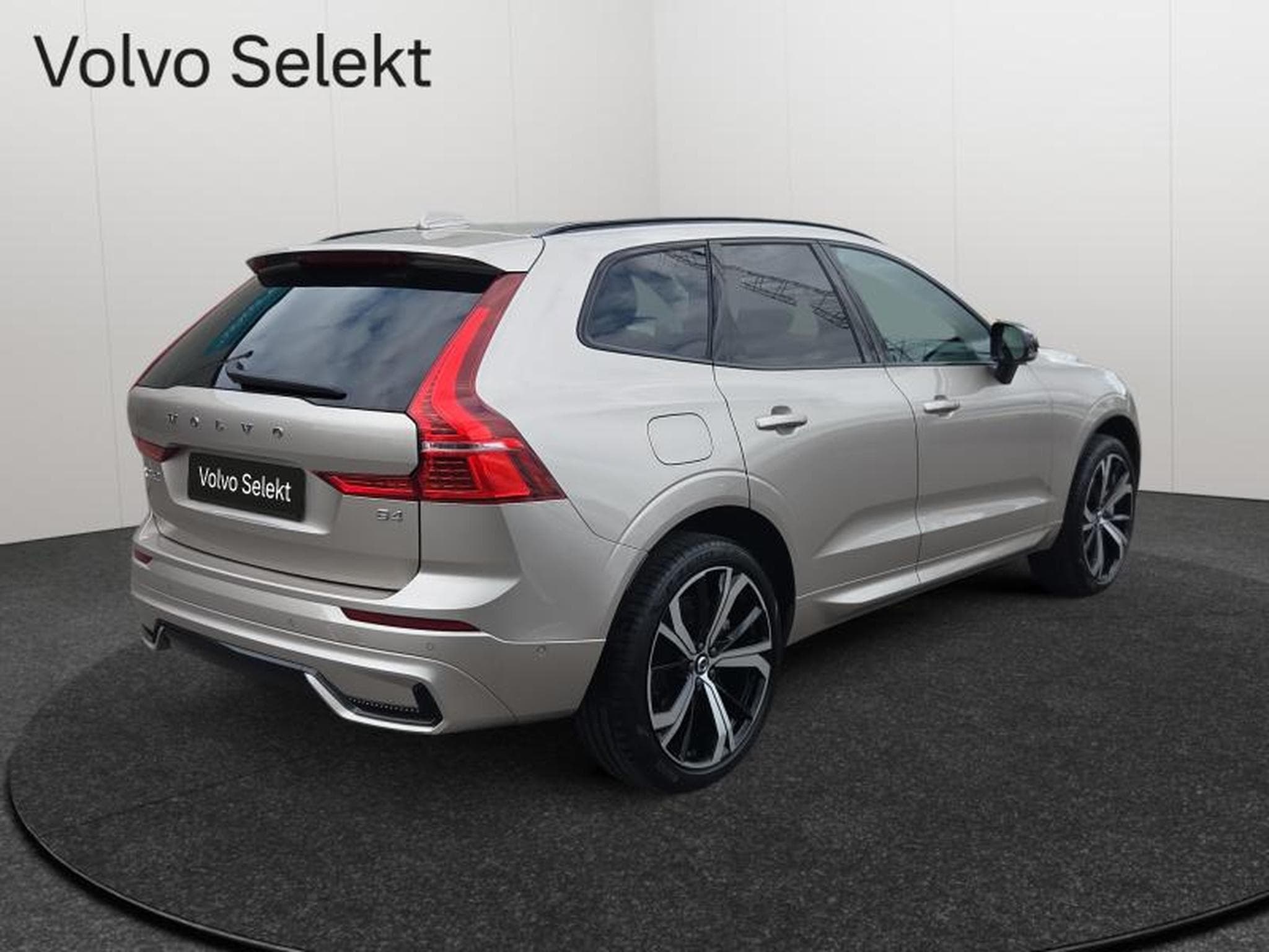 Volvo XC60 B4 Plus Dark / Essence (2024) - Foto 2