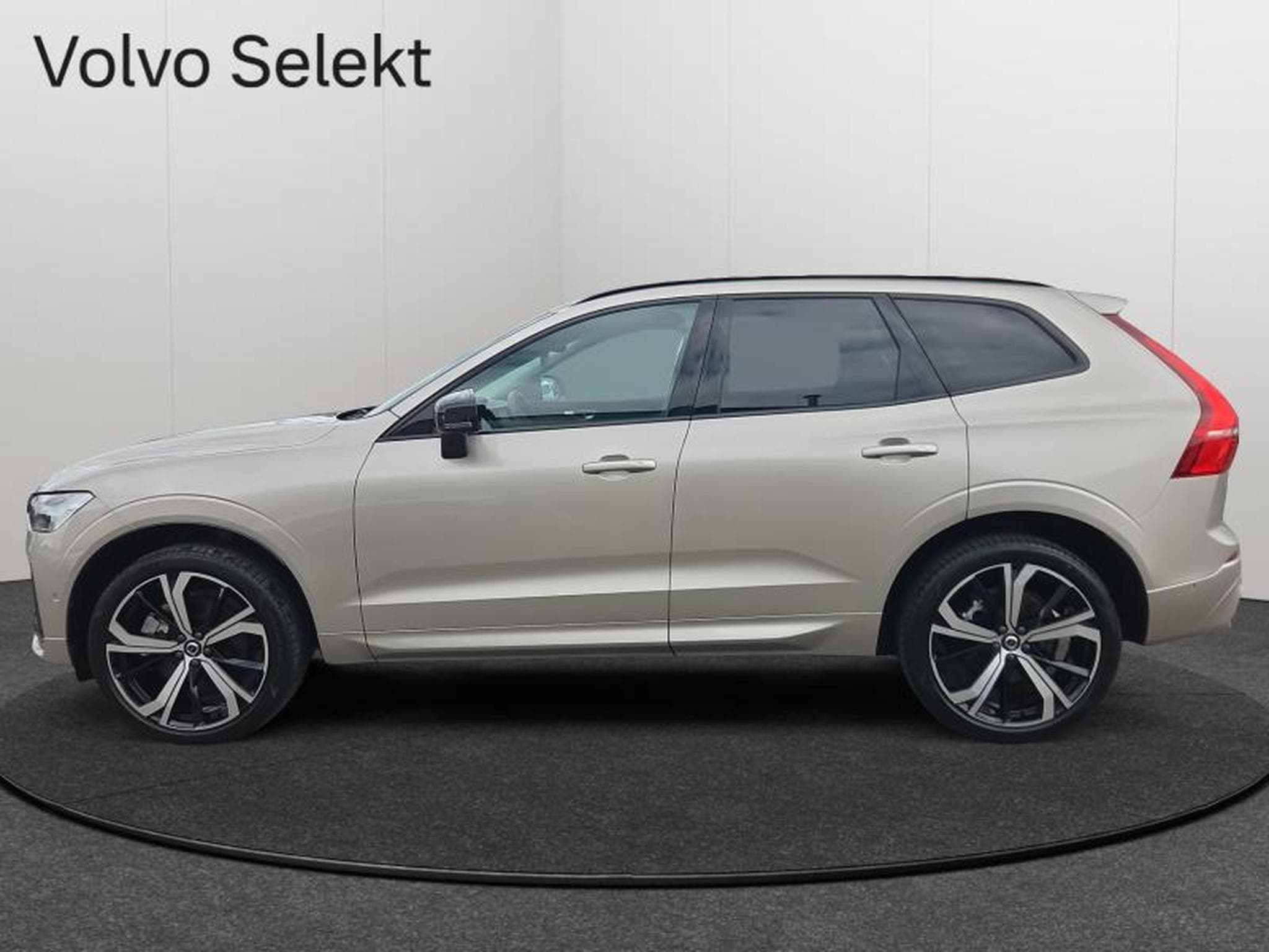 Volvo XC60 B4 Plus Dark / Essence (2024) - Foto 4