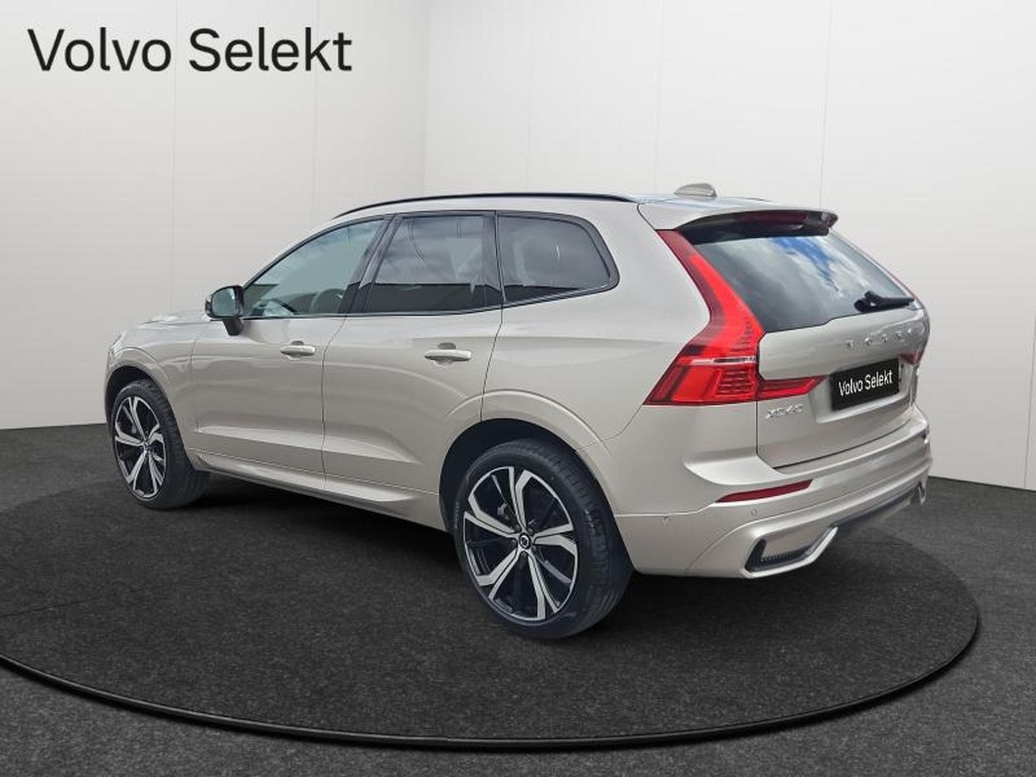 Volvo XC60 B4 Plus Dark / Essence (2024) - Foto 5