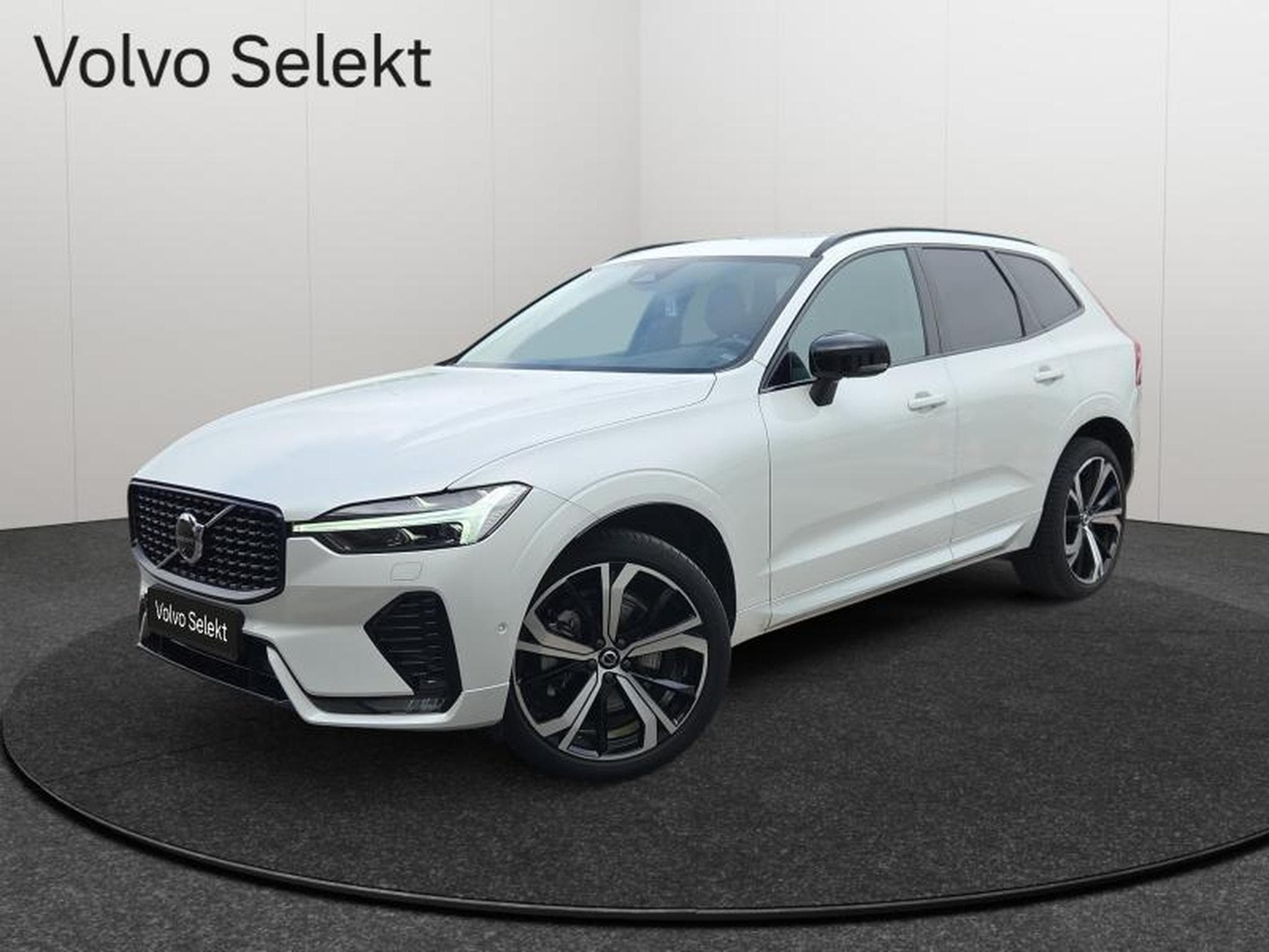 Volvo XC60 B4 Plus Dark/ Essence (2024) - Foto 1