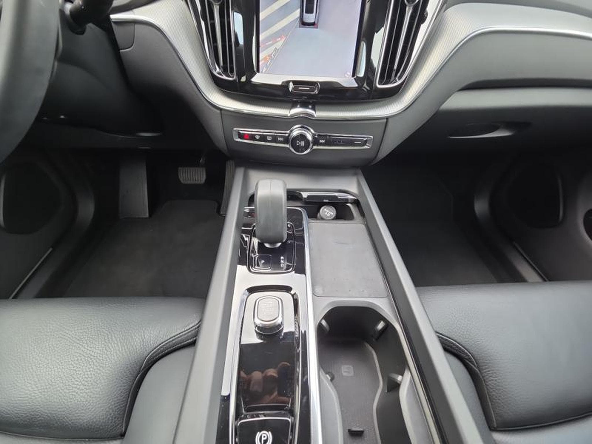 Volvo XC60 B4 Plus Dark/ Essence (2024) - Foto 11