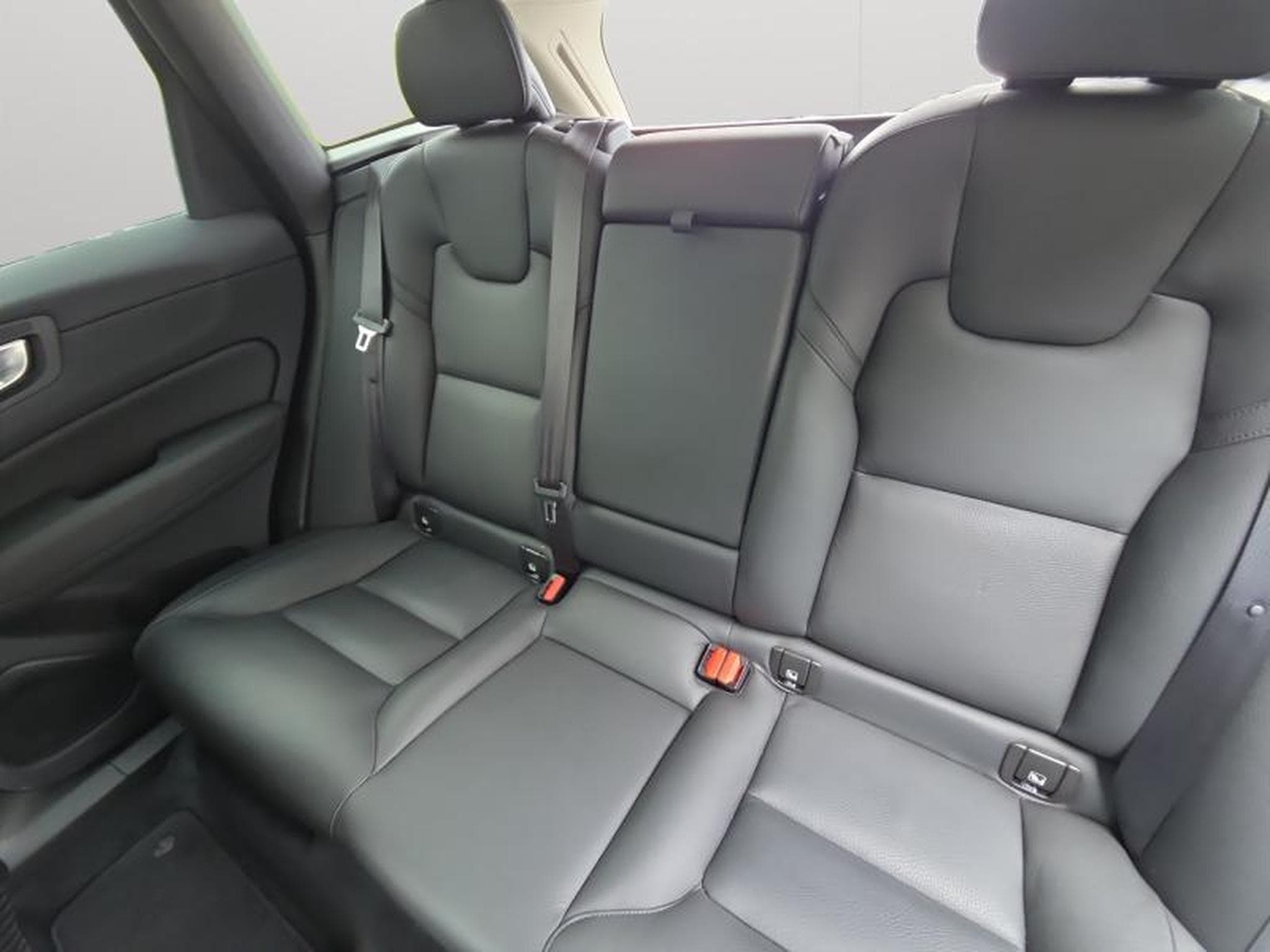 Volvo XC60 B4 Plus Dark/ Essence (2024) - Foto 13