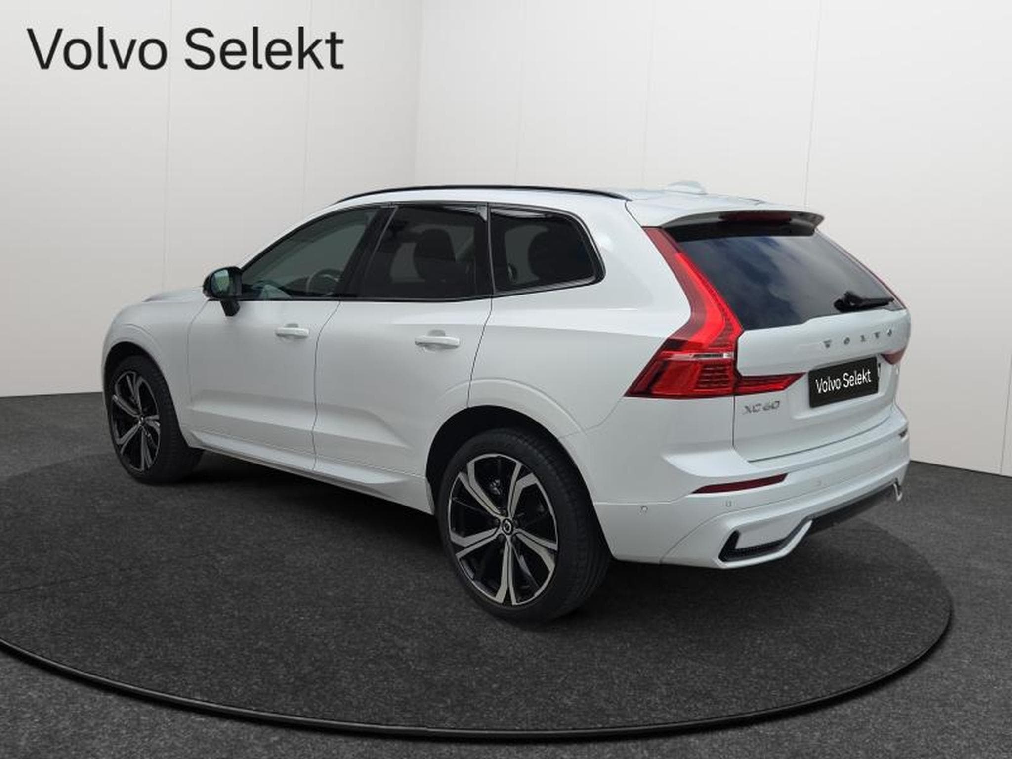 Volvo XC60 B4 Plus Dark/ Essence (2024) - Foto 5