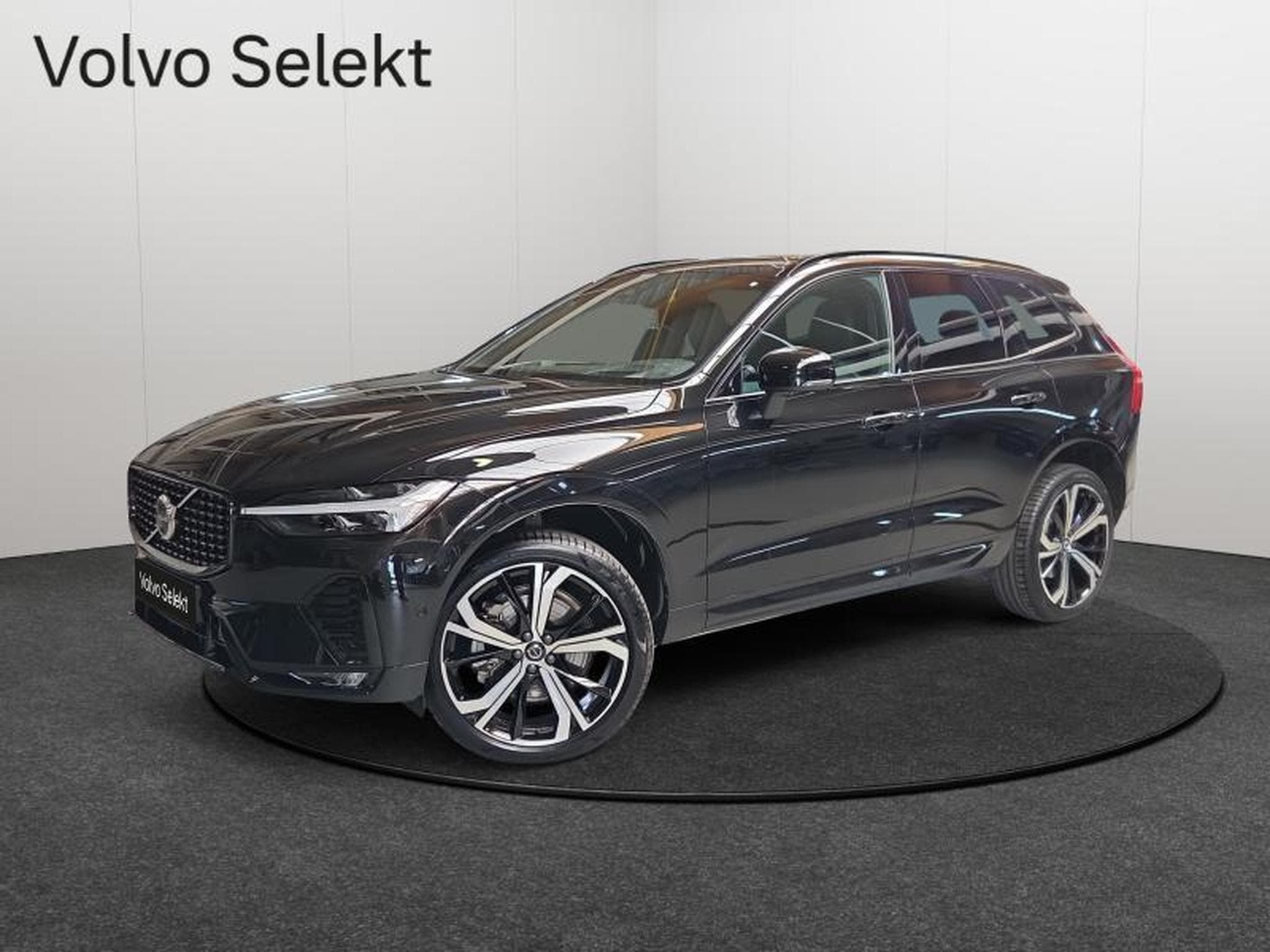 Volvo XC60 B5 AWD Plus Dark / Essence (2025) - Foto 1