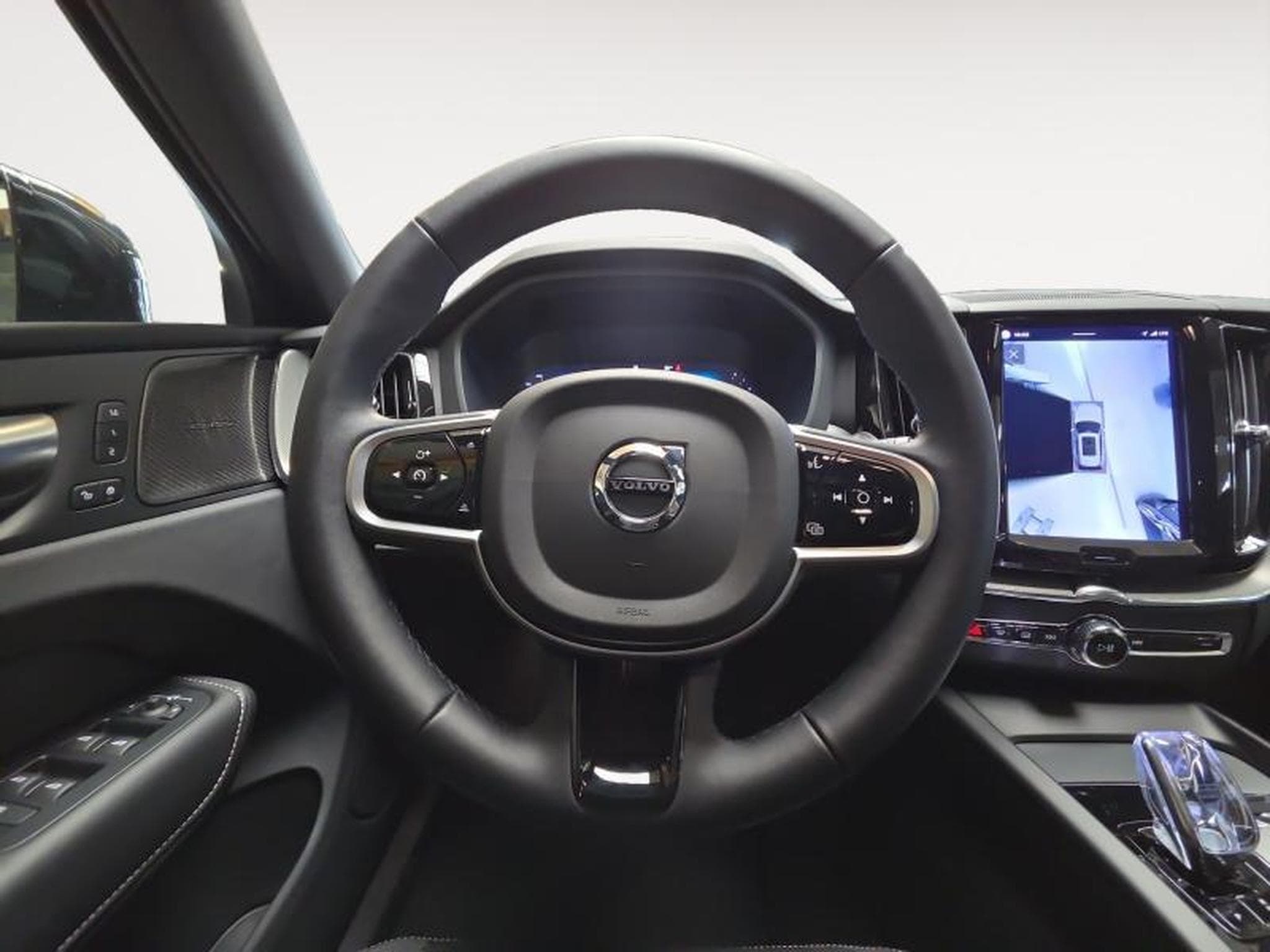 Volvo XC60 B5 AWD Plus Dark / Essence (2025) - Foto 12