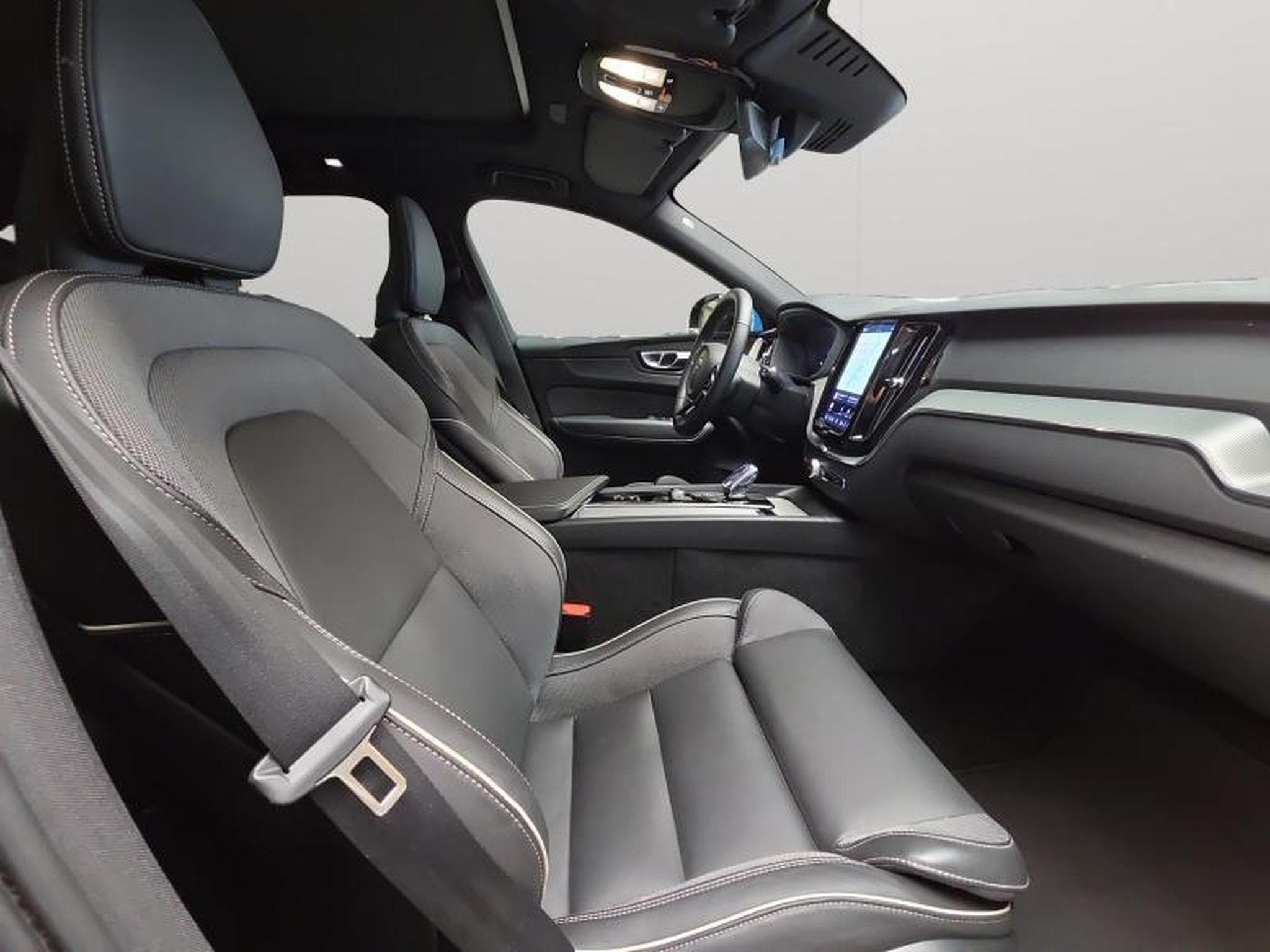 Volvo XC60 B5 AWD Plus Dark / Essence (2025) - Foto 15