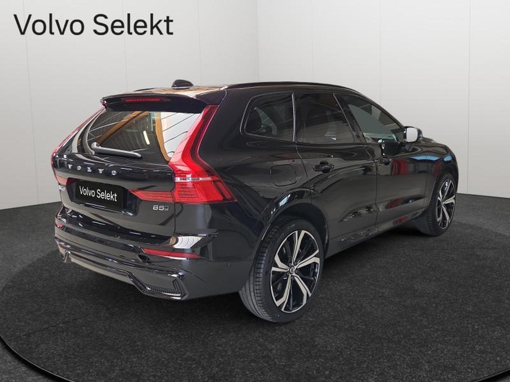 Volvo XC60 B5 AWD Plus Dark / Essence (2025) - Foto 2