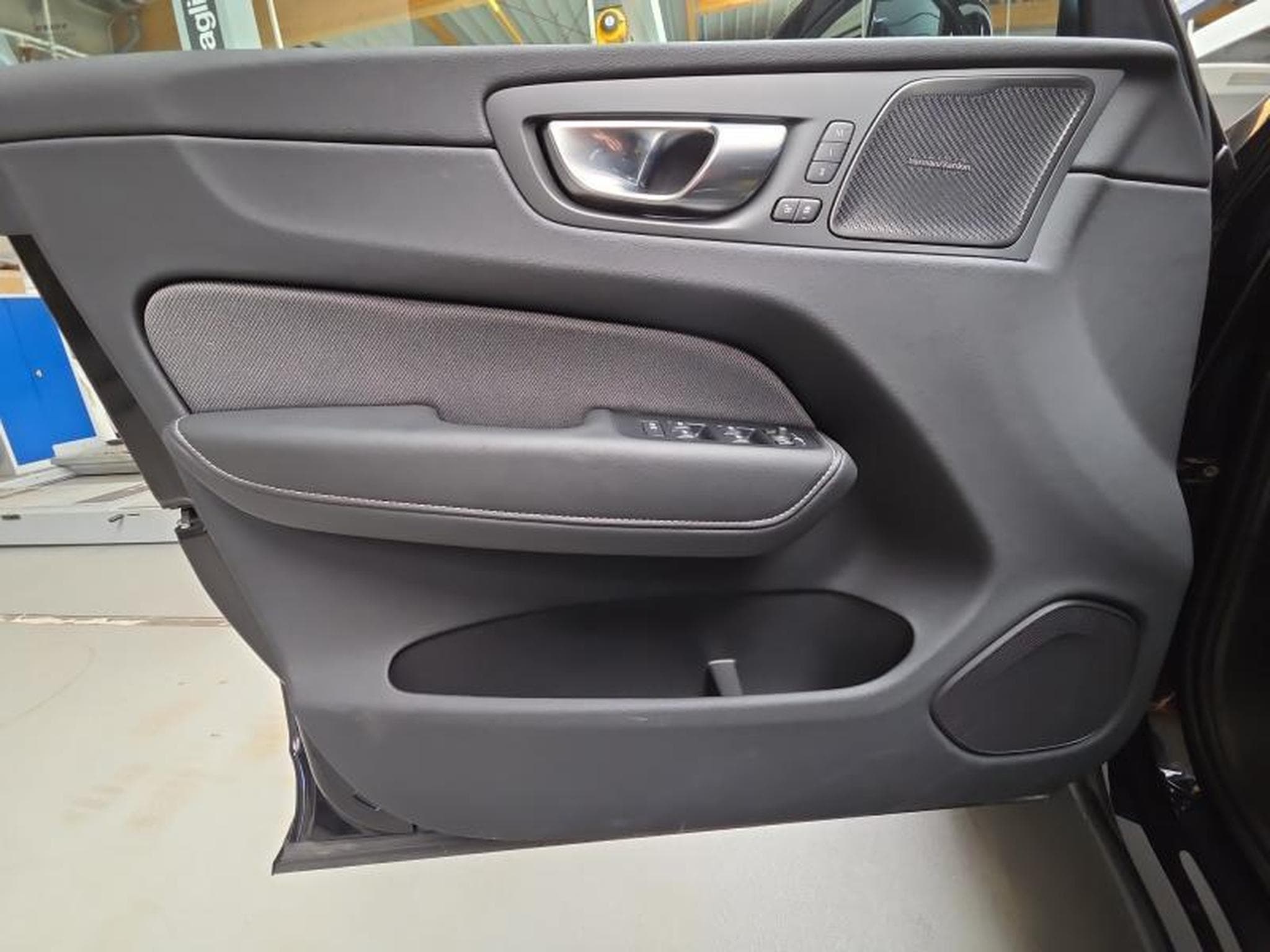 Volvo XC60 B5 AWD Plus Dark / Essence (2025) - Foto 20