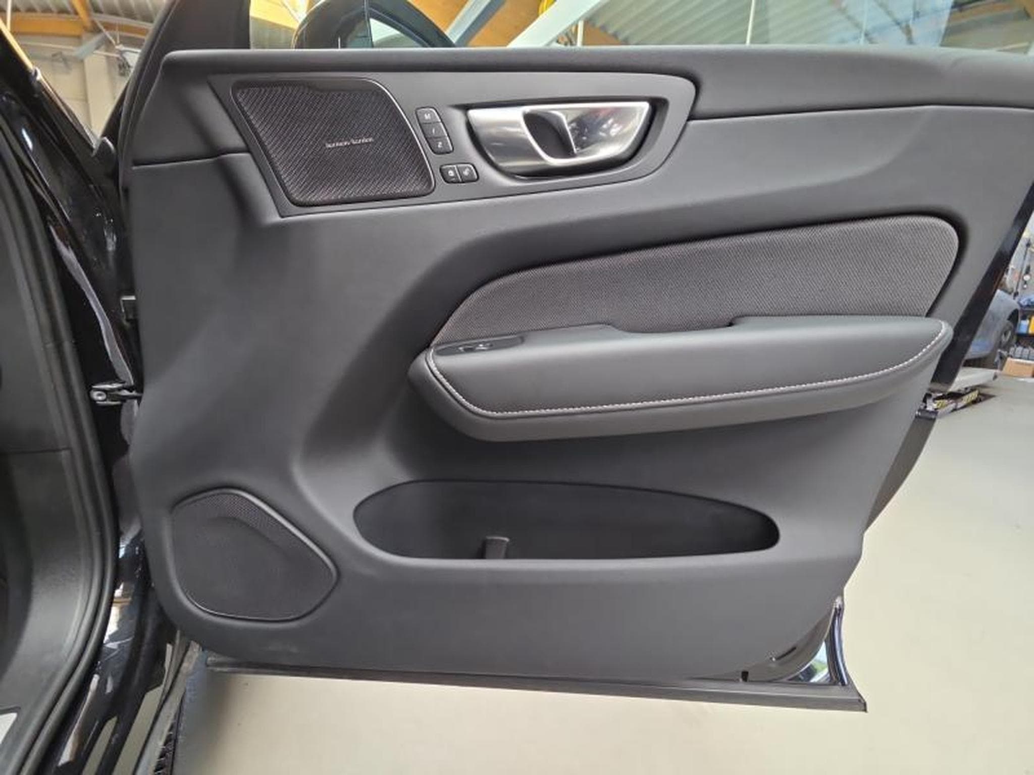 Volvo XC60 B5 AWD Plus Dark / Essence (2025) - Foto 21