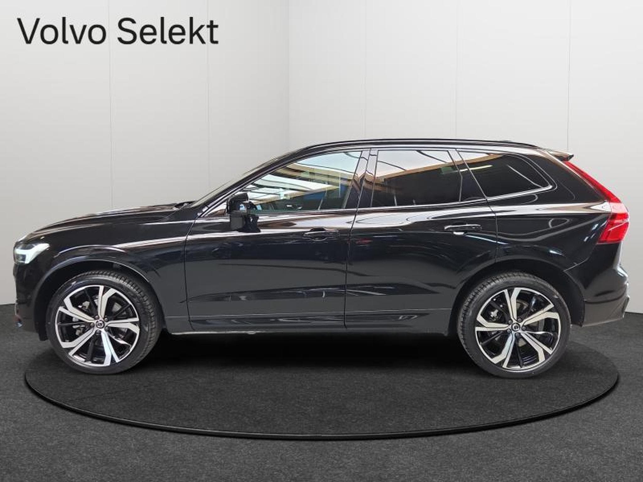 Volvo XC60 B5 AWD Plus Dark / Essence (2025) - Foto 4