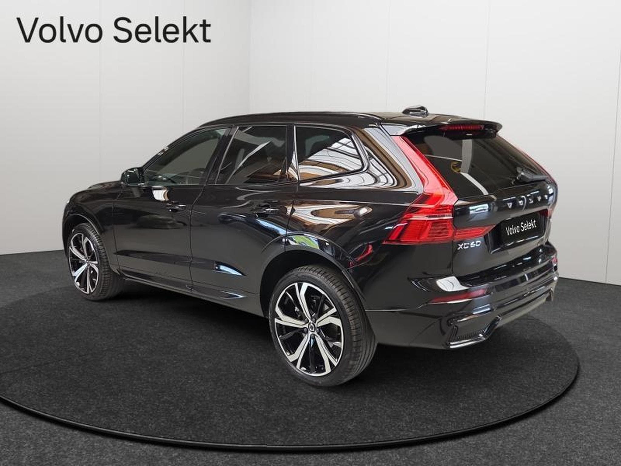 Volvo XC60 B5 AWD Plus Dark / Essence (2025) - Foto 5