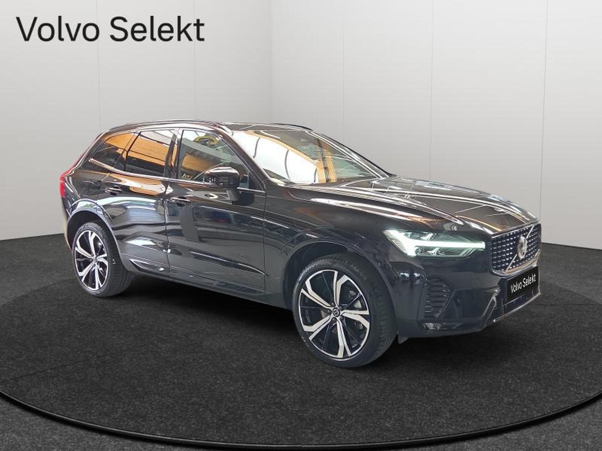 Volvo XC60 B5 AWD Plus Dark / Essence (2025) - Foto 8
