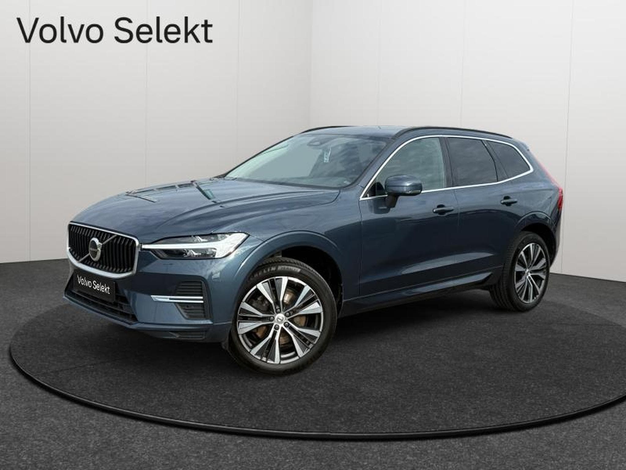 Volvo XC60 B4 Core / Essence (2022) - Foto 1