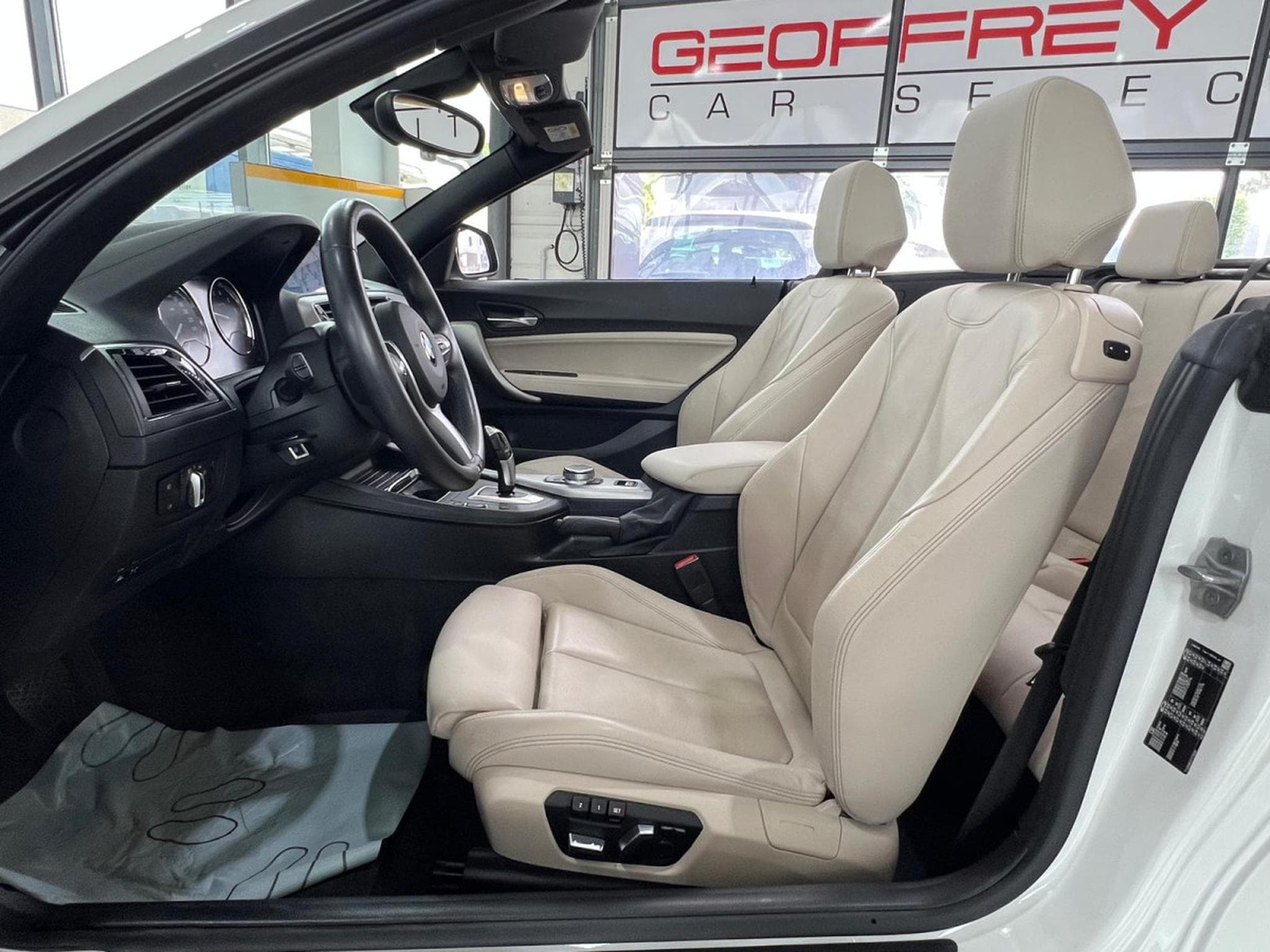 BMW 220 iA 184 CABRIO ,SPORT PAKET, 1 HAND, VOLANT M, CARPLAY, NAVI (2020) - Foto 5