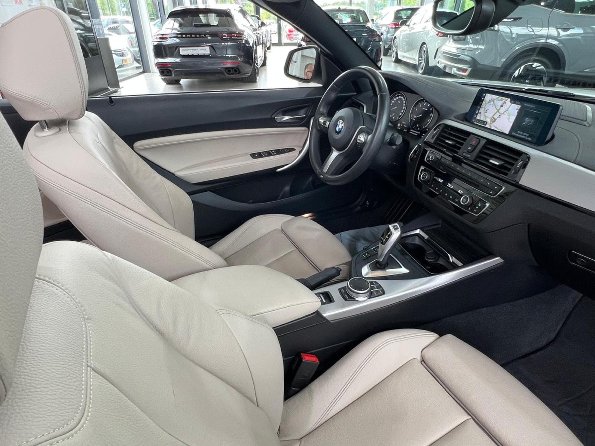BMW 220 iA 184 CABRIO ,SPORT PAKET, 1 HAND, VOLANT M, CARPLAY, NAVI (2020) - Foto 6