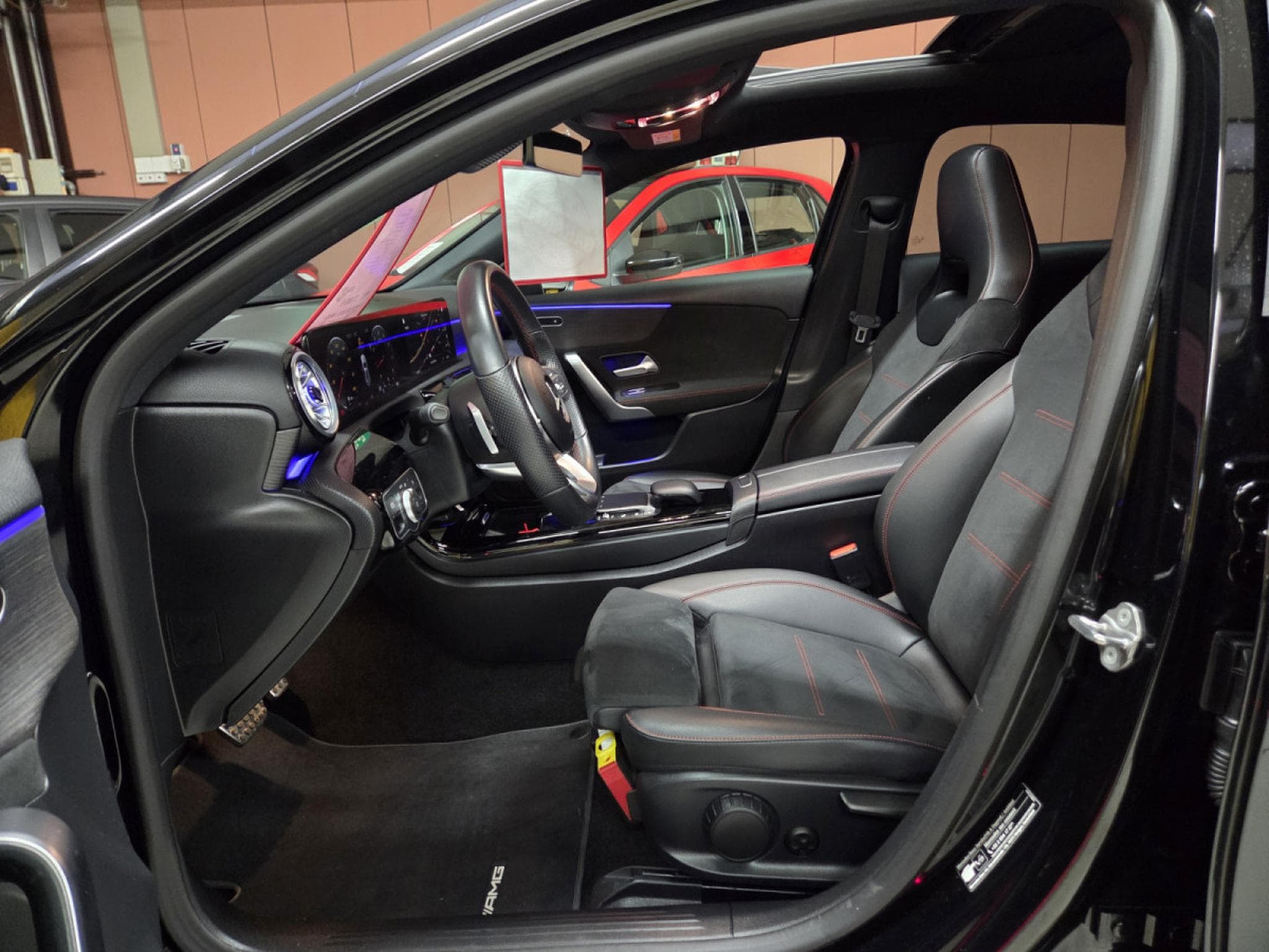 Mercedes A 250 AMG-LINE 7G-DCT (2024) - Photo 11