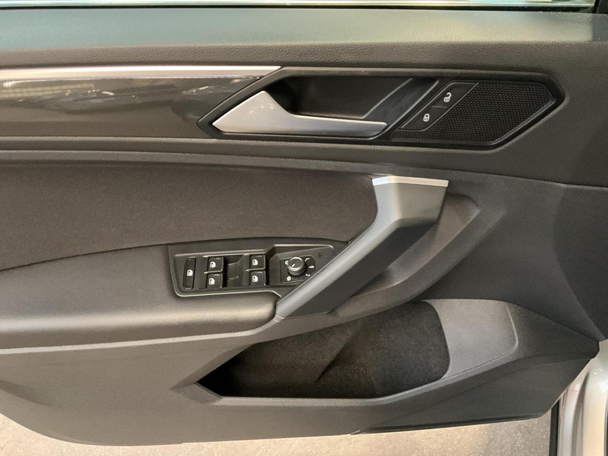 VW Tiguan Highline+R-Line+4M+DSG+AHK (2020) - Foto 14