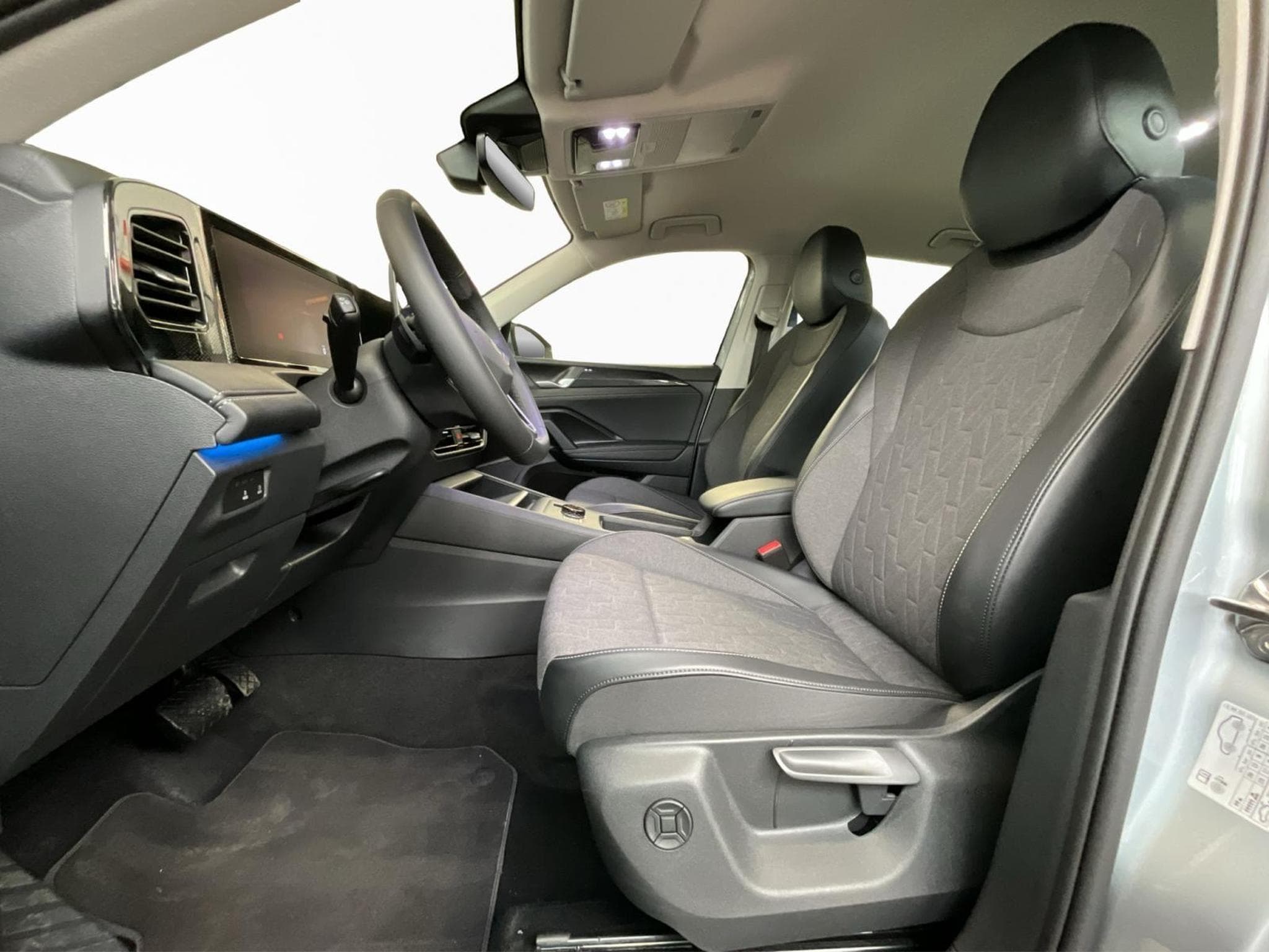 VW Tiguan Life+DSG+P.Info+AHK+Led+Navi (2025) - Foto 9