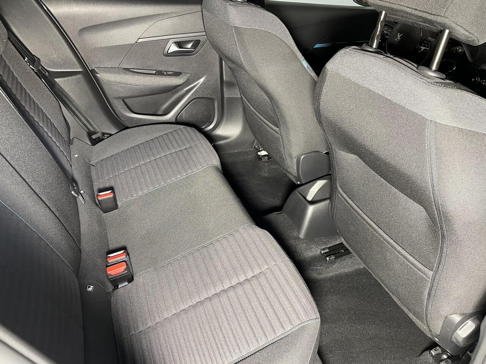 Peugeot 208 1.2 ESSENCE 75 CV STYLE CARPLAY 5P (2023) - Photo 10