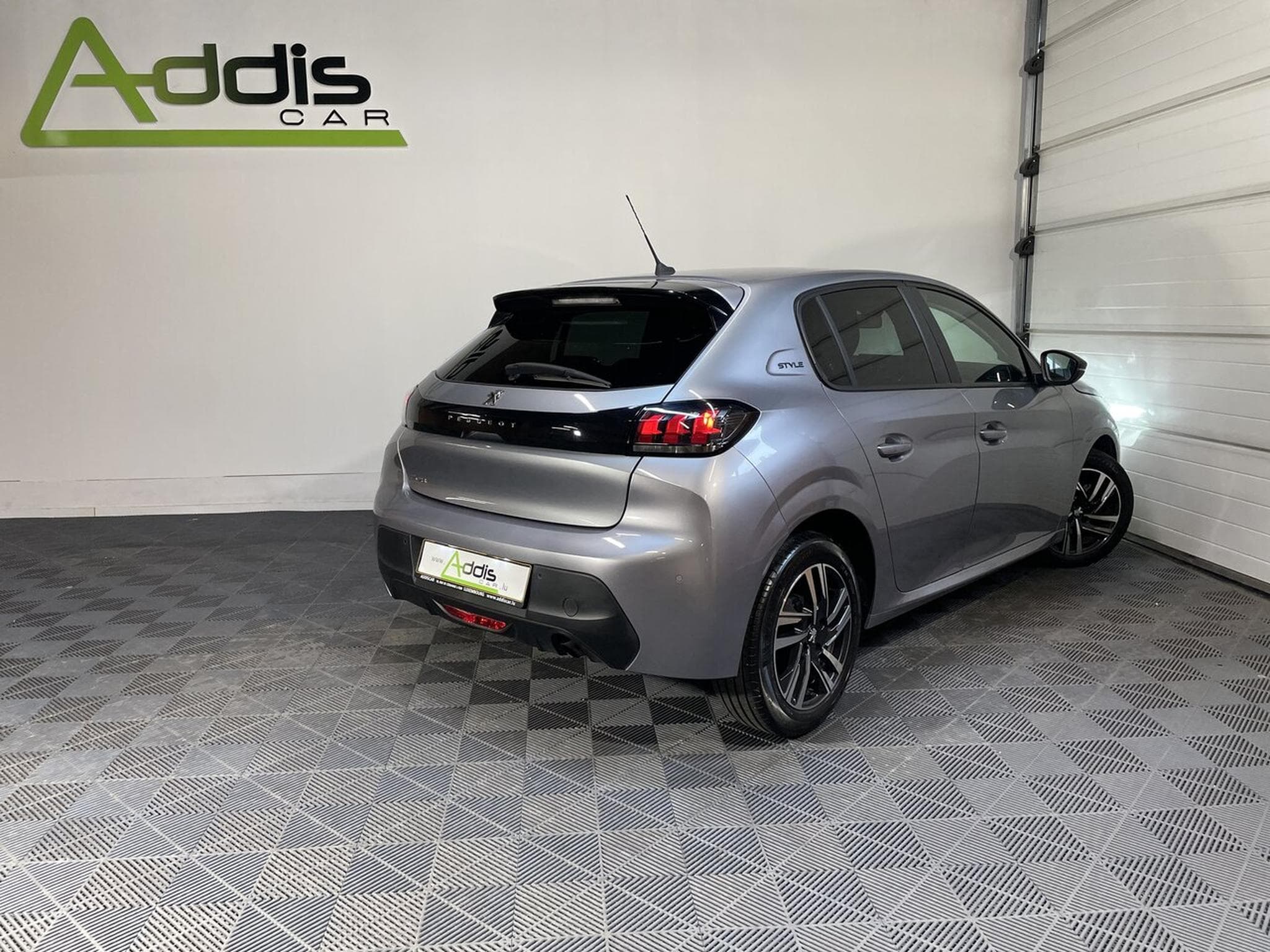 Peugeot 208 1.2 ESSENCE 75 CV STYLE CARPLAY 5P (2023) - Photo 2