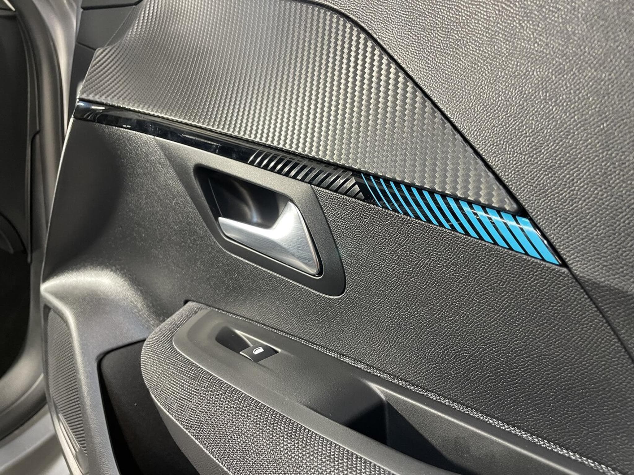 Peugeot 208 1.2 ESSENCE 75 CV STYLE CARPLAY 5P (2023) - Photo 5