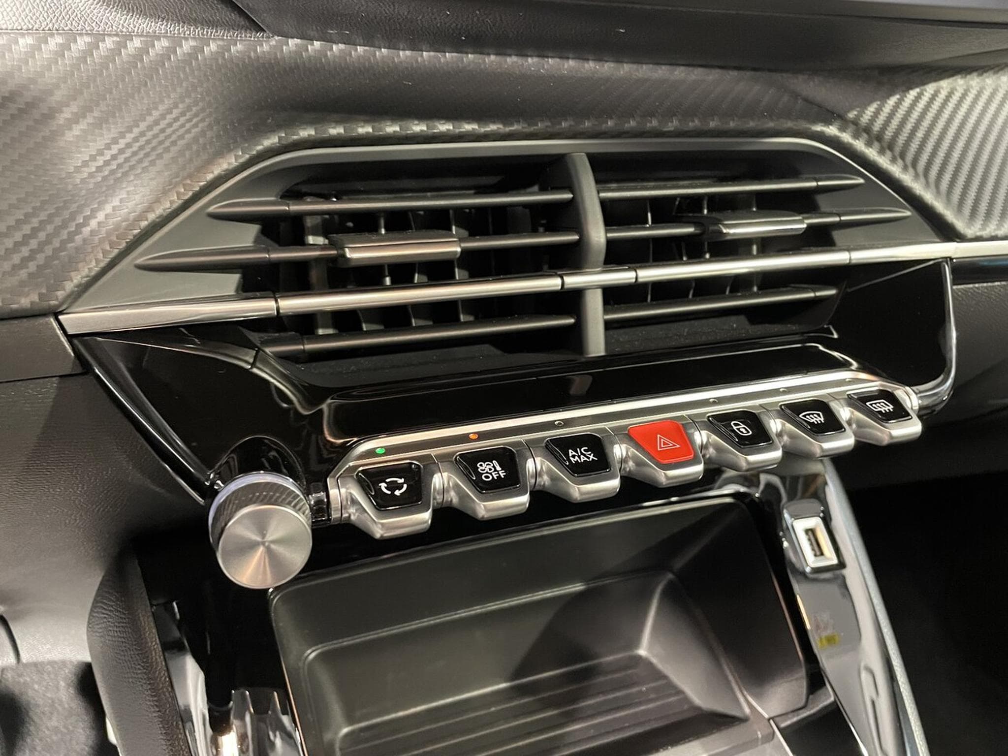Peugeot 208 1.2 ESSENCE 75 CV STYLE CARPLAY 5P (2023) - Photo 6