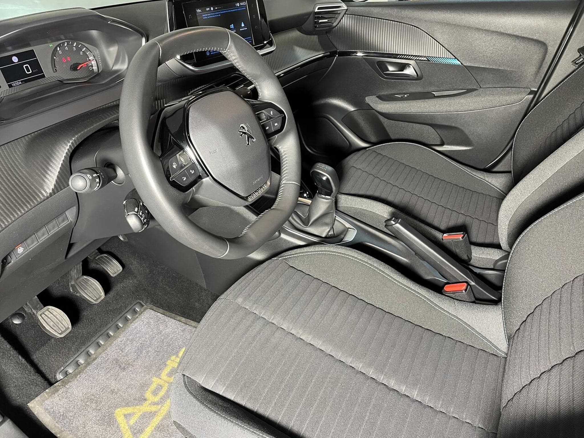 Peugeot 208 1.2 ESSENCE 75 CV STYLE CARPLAY 5P (2023) - Photo 8