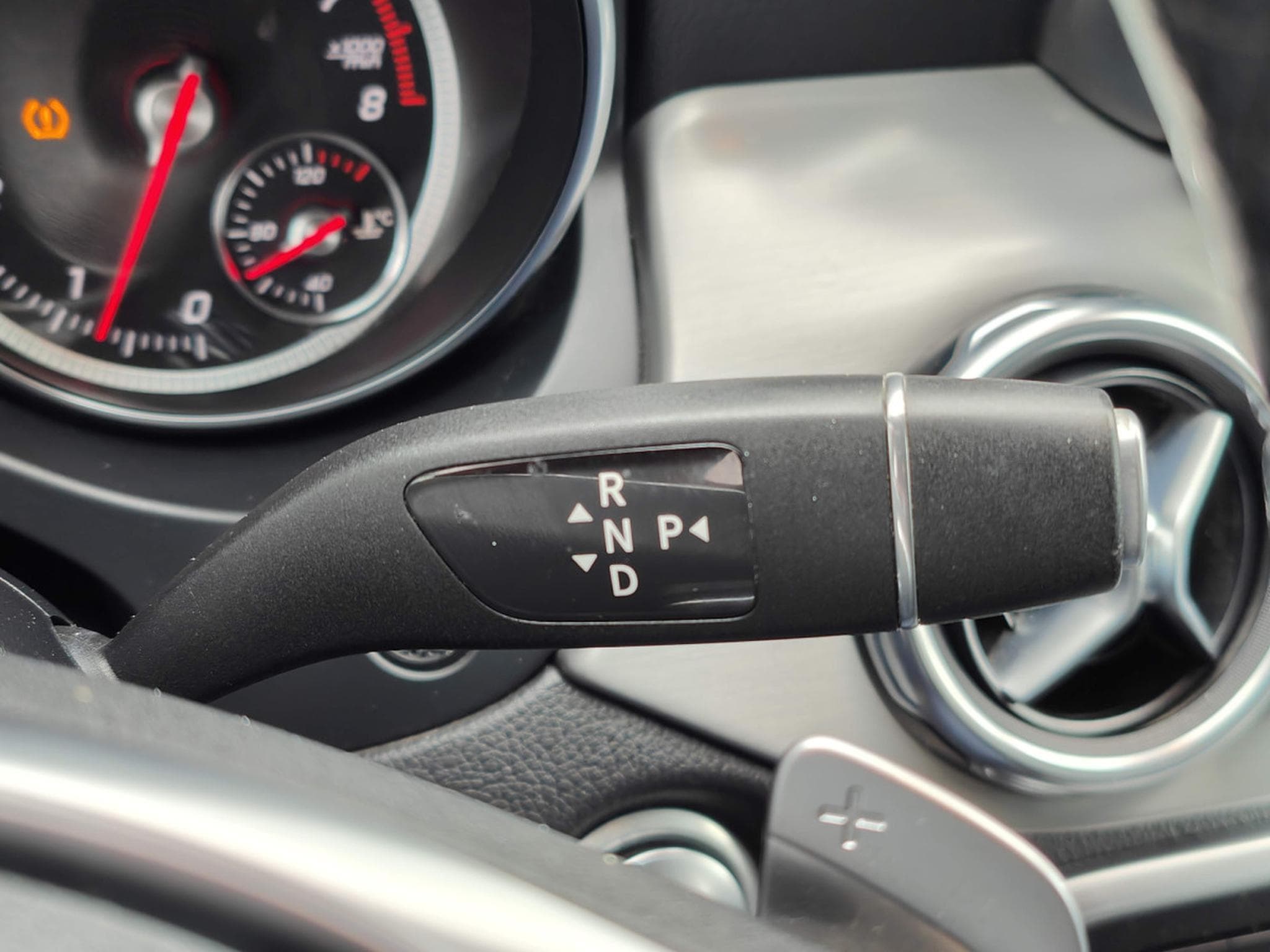 Mercedes GLA 200 200 PACK AMG GPS TOIT OUVRANT PANO SIEGES CHAUFFANTS (2018) - Photo 20