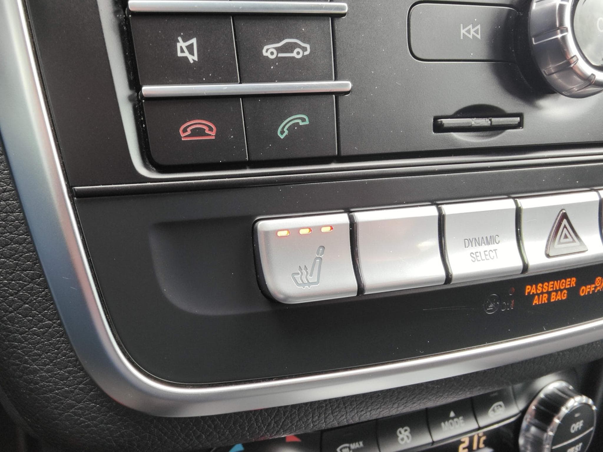 Mercedes GLA 200 200 PACK AMG GPS TOIT OUVRANT PANO SIEGES CHAUFFANTS (2018) - Photo 26