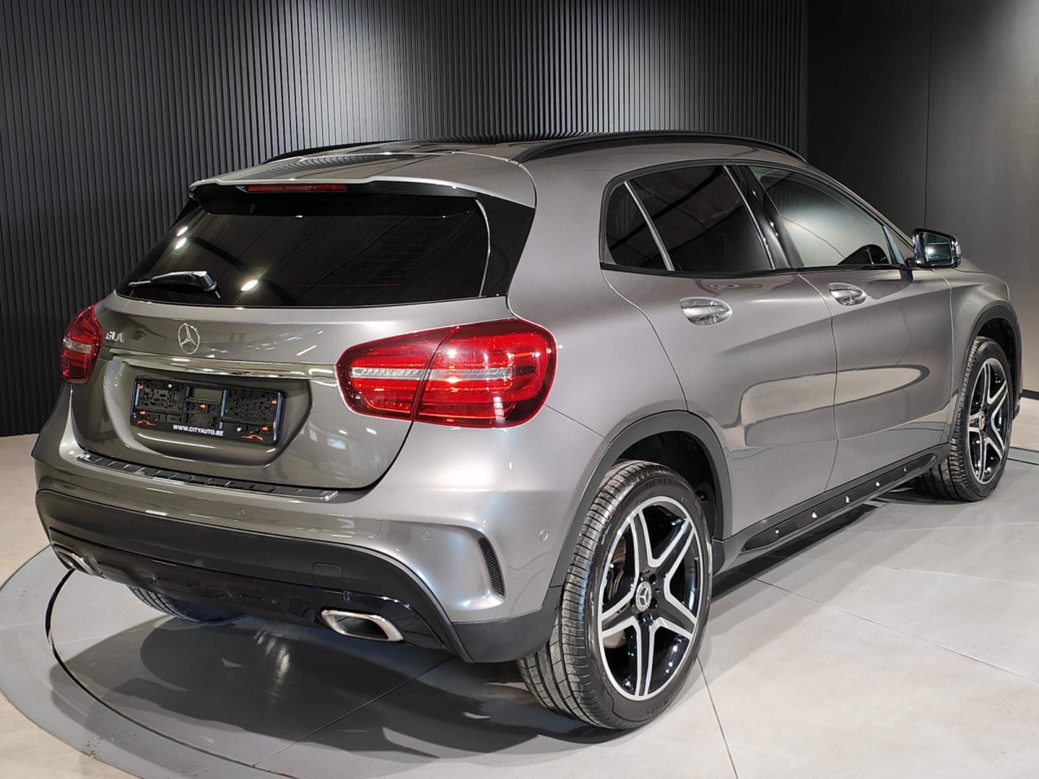 Mercedes GLA 200 200 PACK AMG GPS TOIT OUVRANT PANO SIEGES CHAUFFANTS (2018) - Photo 3