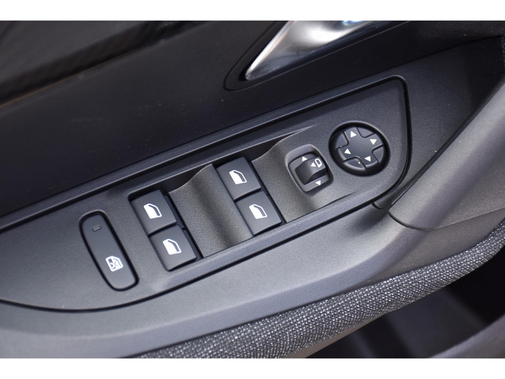 Peugeot 2008 1.2 Hybrid 145 e-DCS6 Style REGUL LANE PDC 1° MAIN (2025) - Photo 15