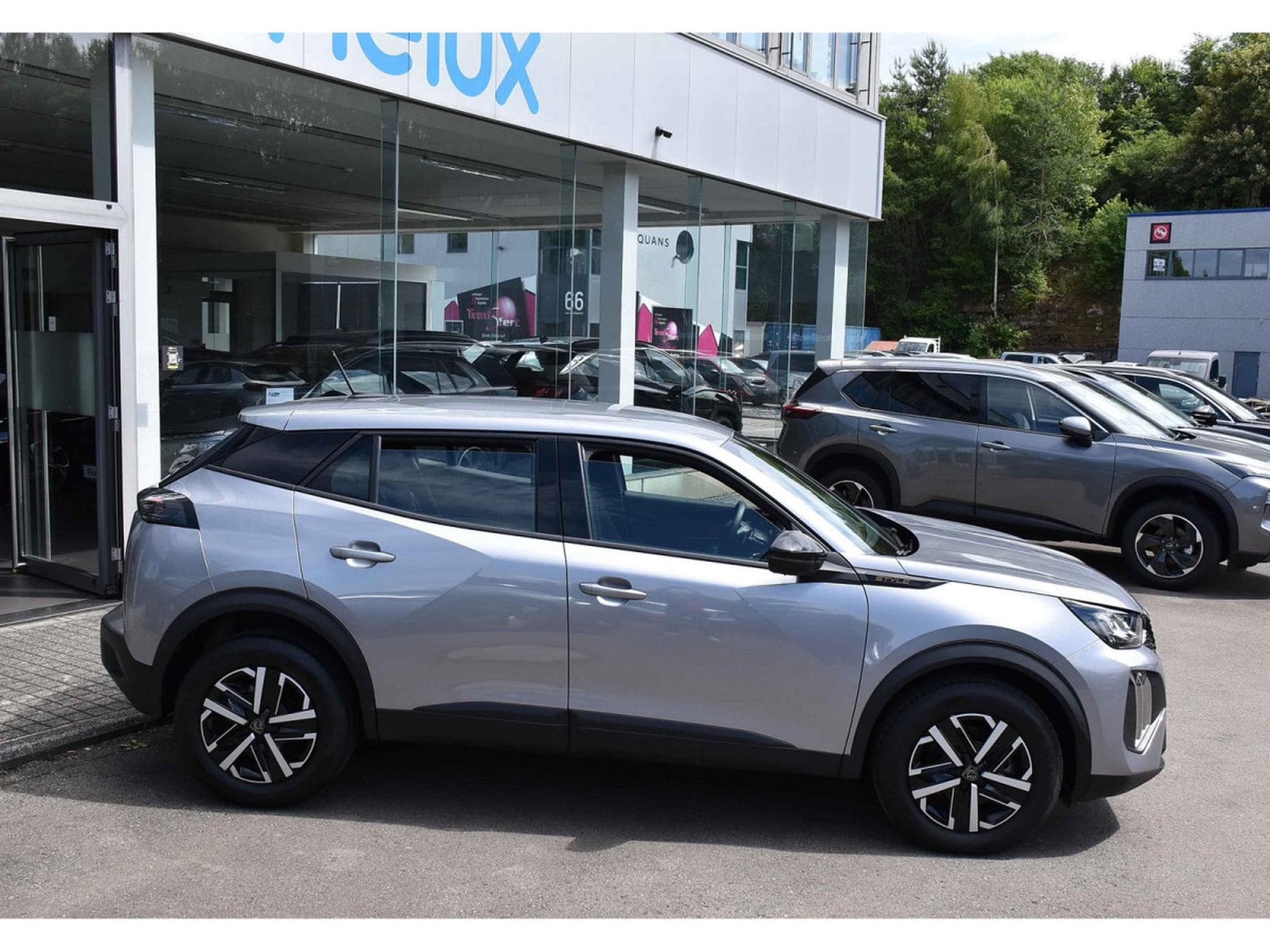 Peugeot 2008 1.2 Hybrid 145 e-DCS6 Style REGUL LANE PDC 1° MAIN (2025) - Photo 3