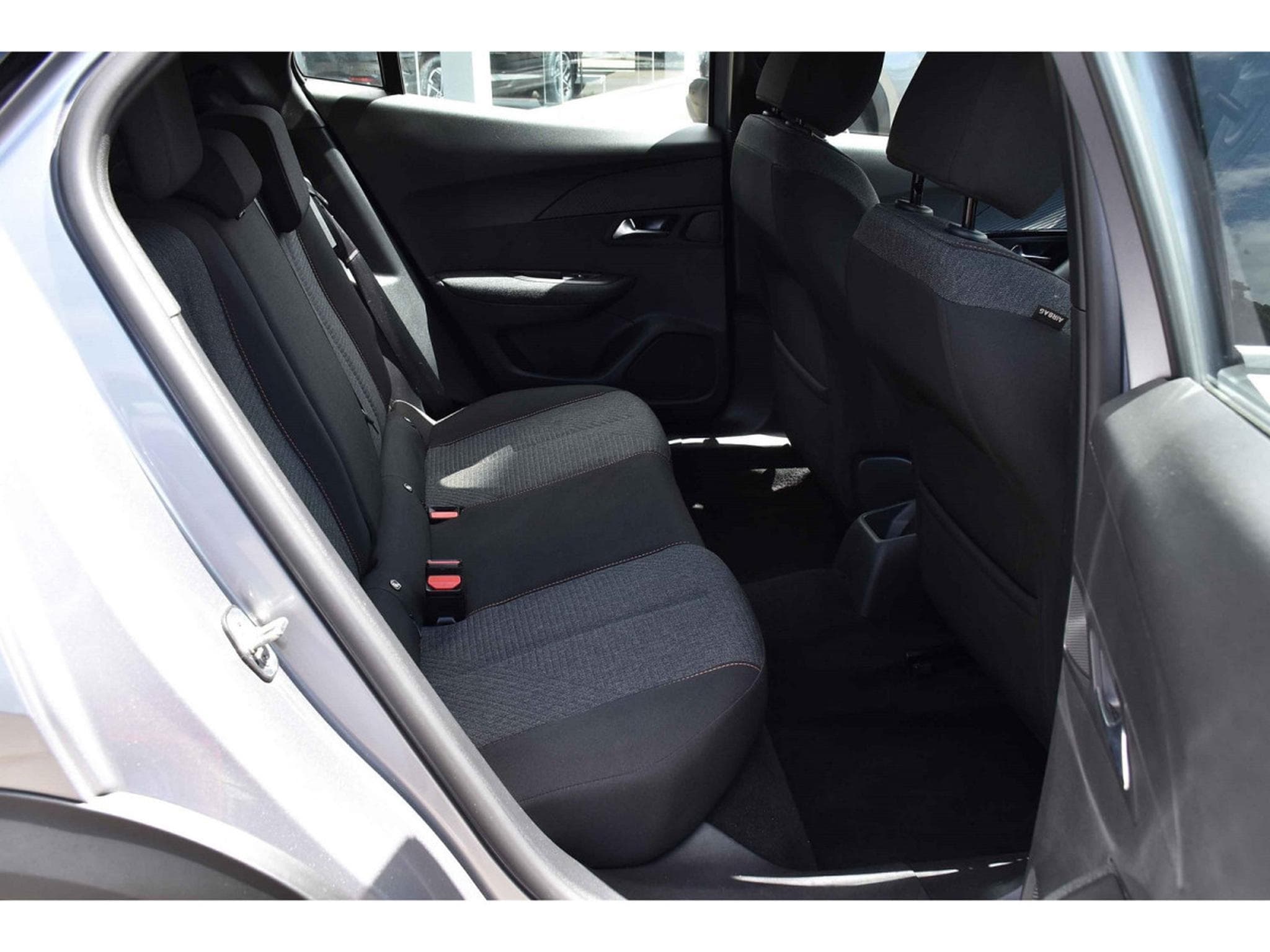 Peugeot 2008 1.2 Hybrid 145 e-DCS6 Style REGUL LANE PDC 1° MAIN (2025) - Photo 7