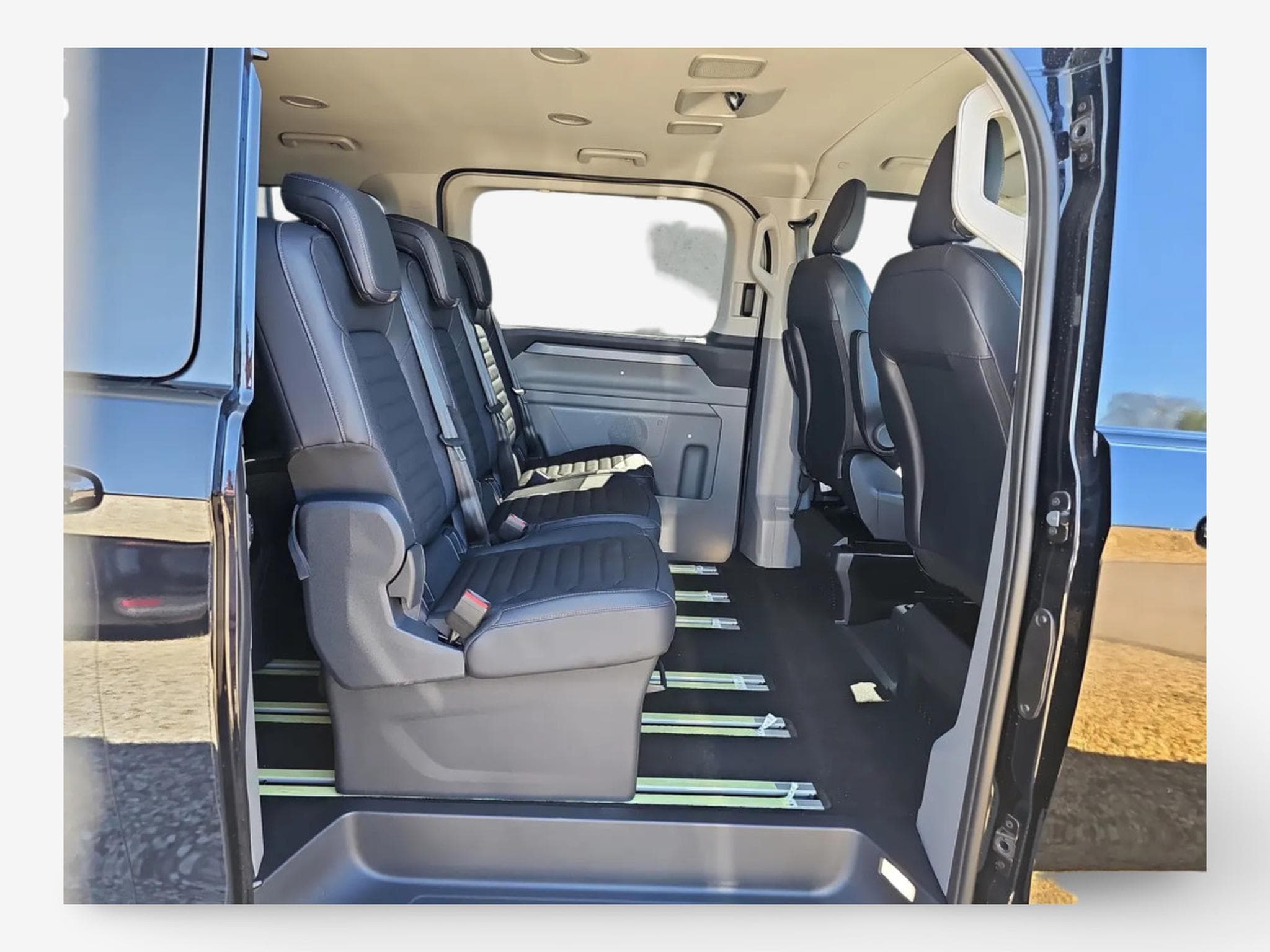 Ford Tourneo 2.5 PHEV 225 L1 Titanium X (2025) - Photo 10