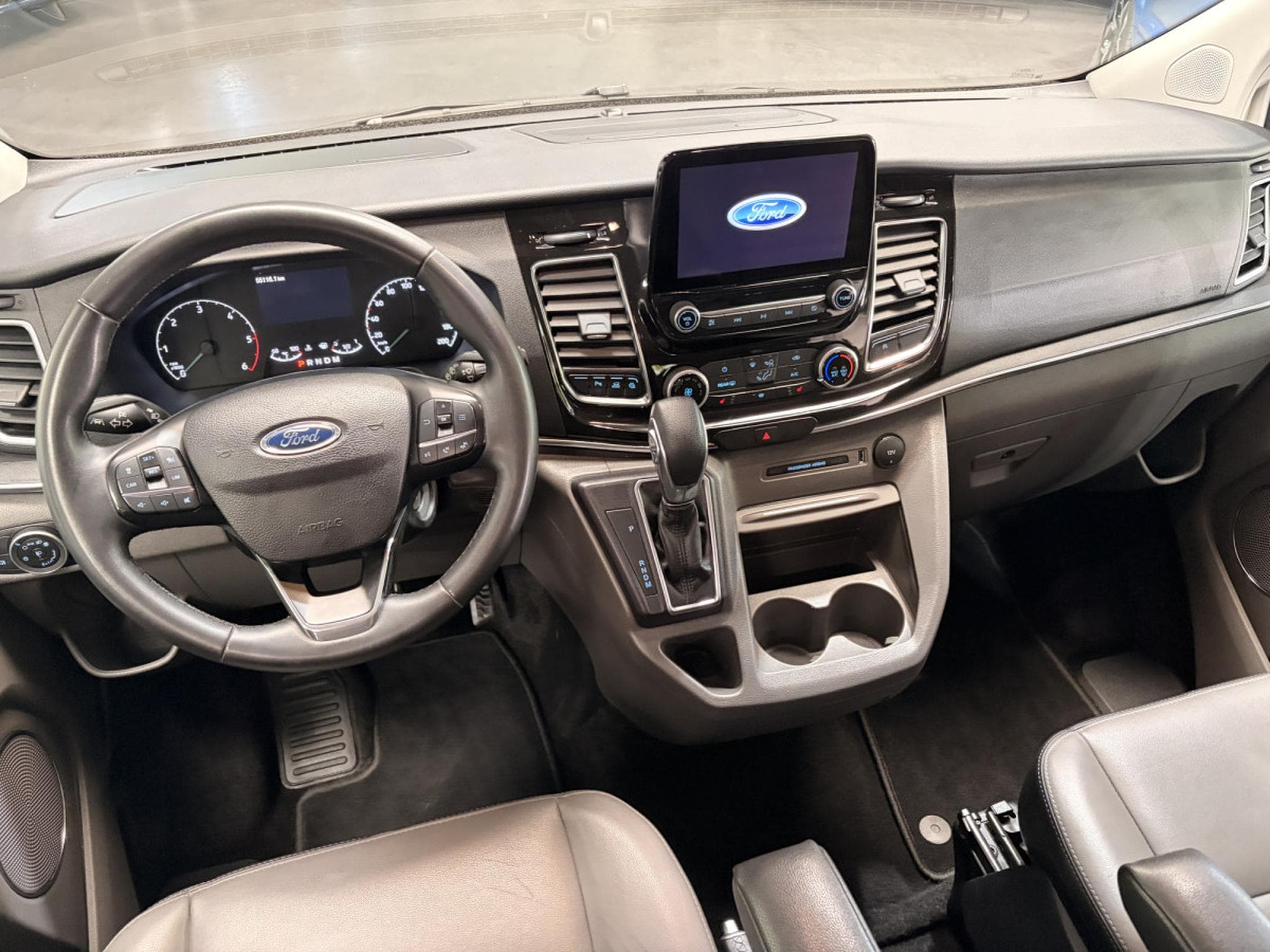 Ford Tourneo 2.0 TDCi L1H1 170HP 8S (2022) - Photo 10