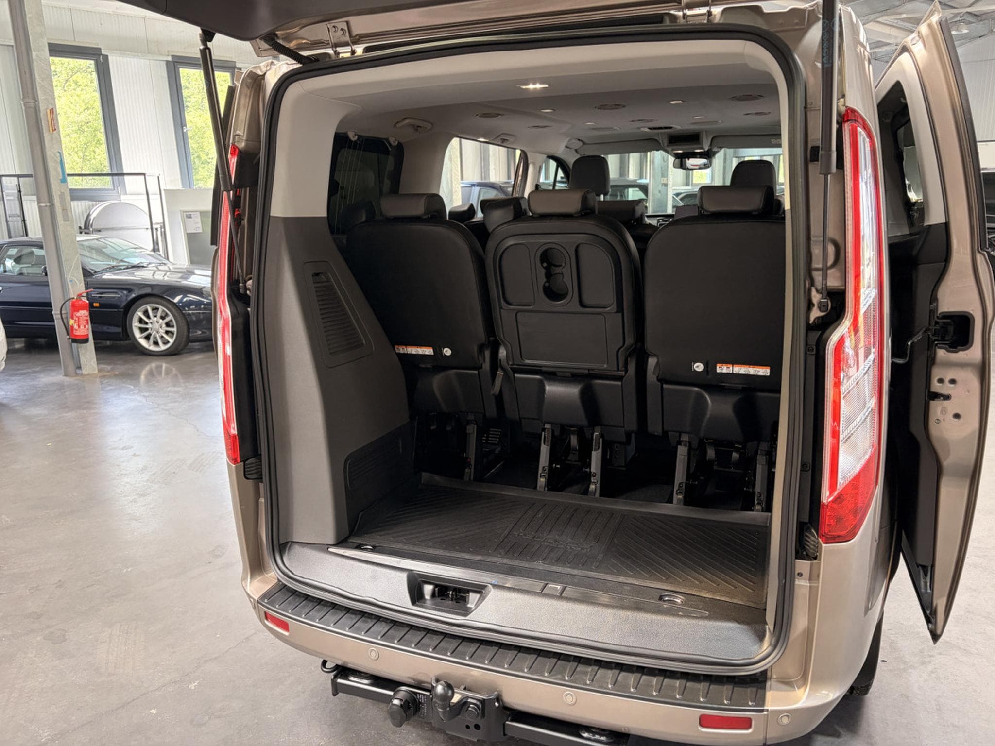 Ford Tourneo 2.0 TDCi L1H1 170HP 8S (2022) - Photo 12