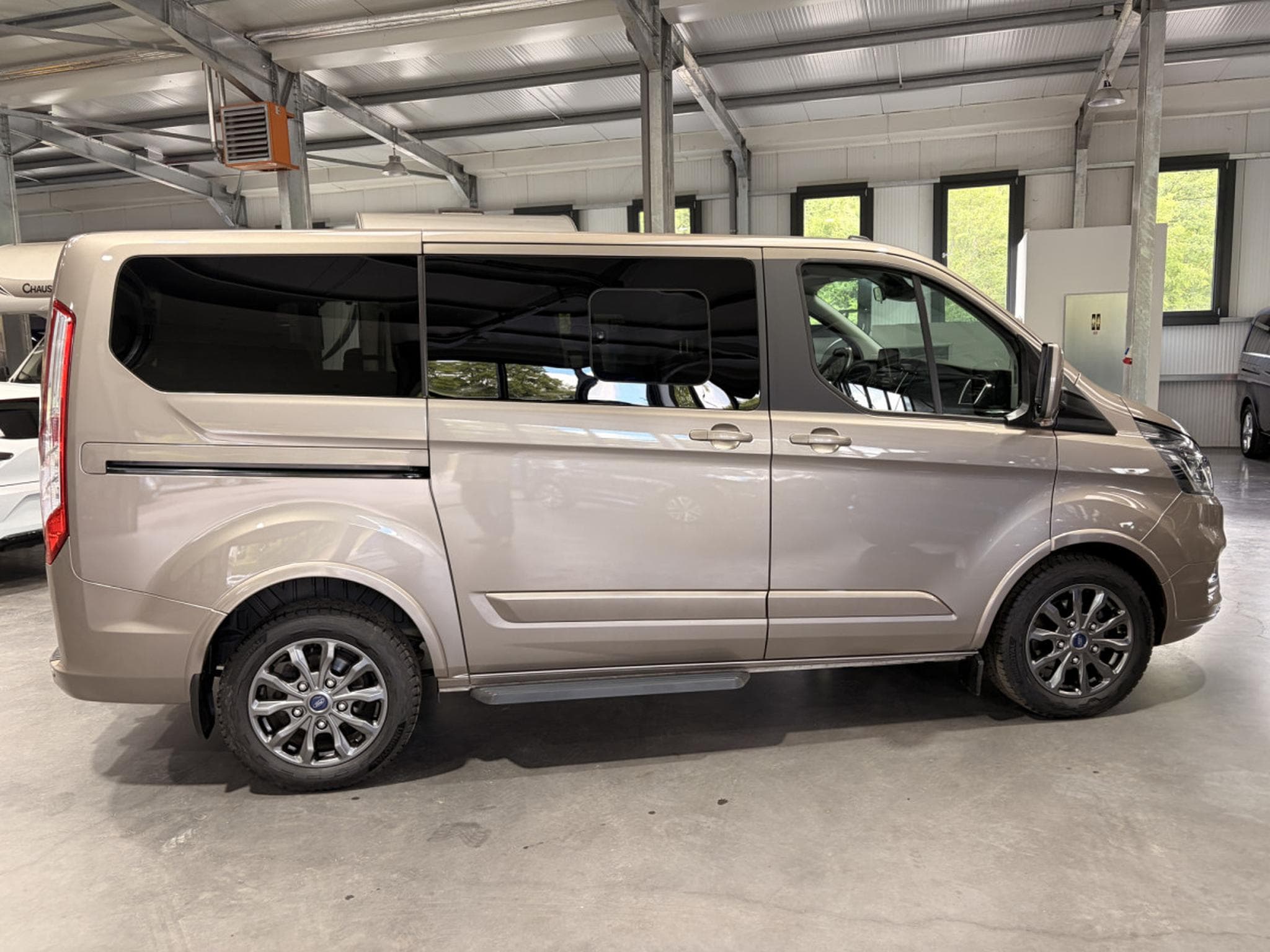 Ford Tourneo 2.0 TDCi L1H1 170HP 8S (2022) - Photo 2
