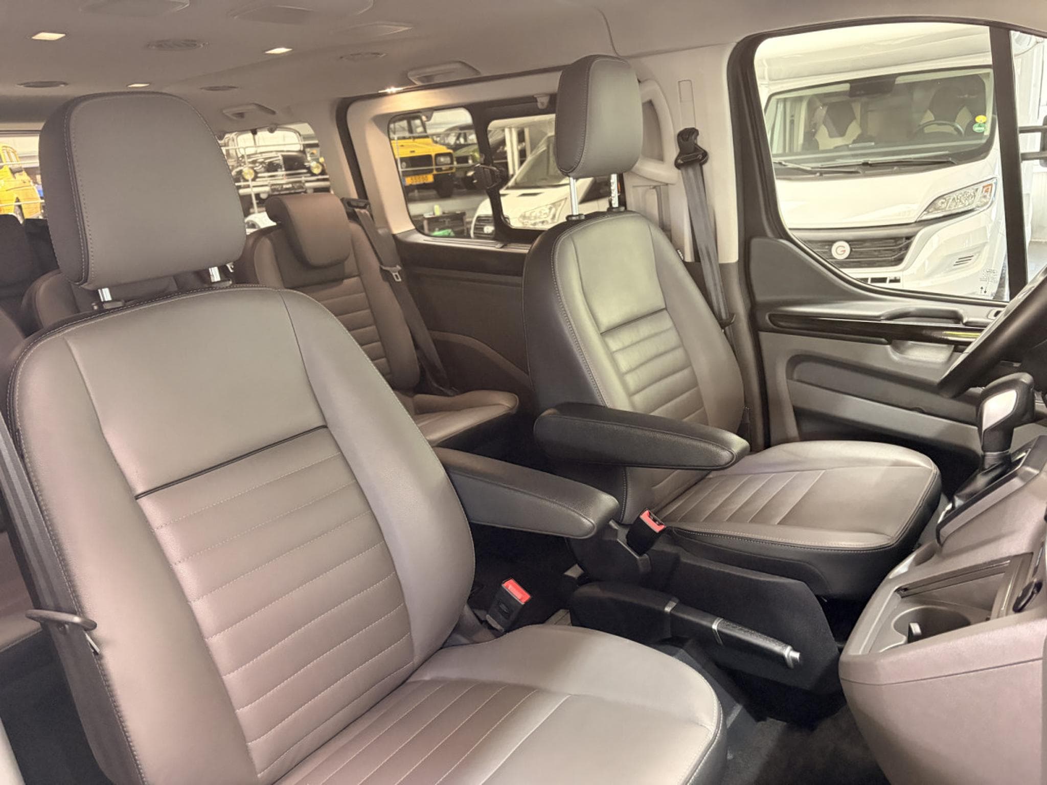 Ford Tourneo 2.0 TDCi L1H1 170HP 8S (2022) - Photo 9