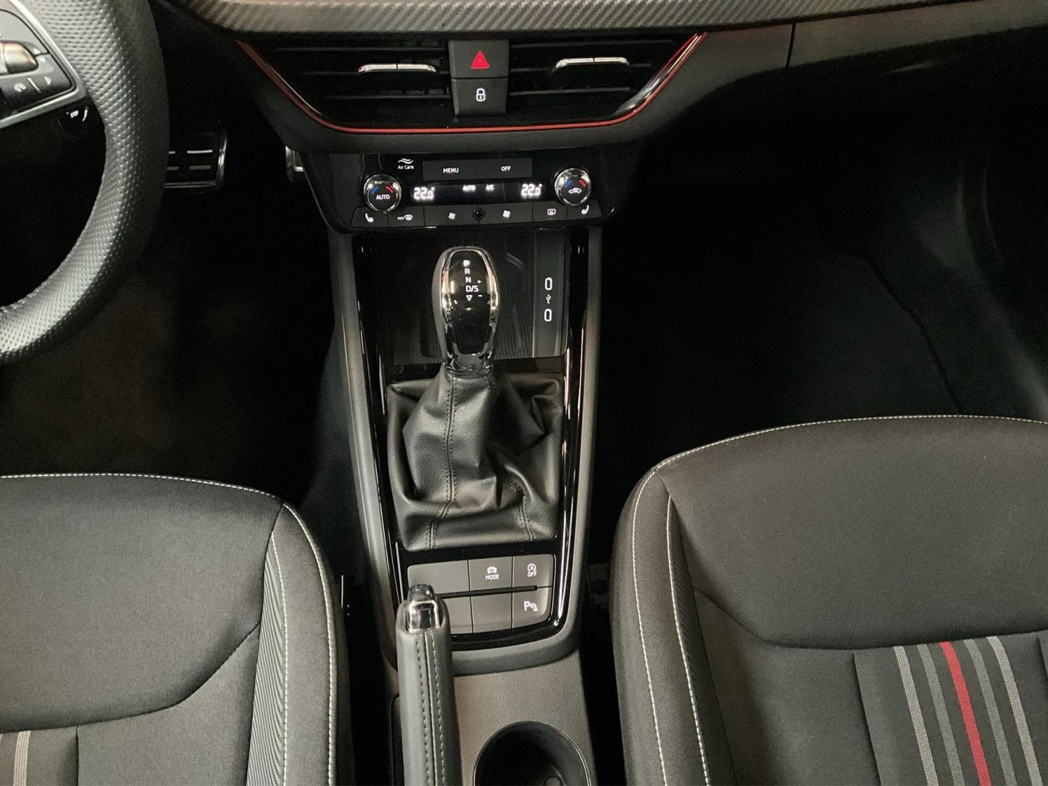 Skoda Kamiq Monte-Carlo+DSG+LED+LM18+P.Park&Go (2025) - Photo 14
