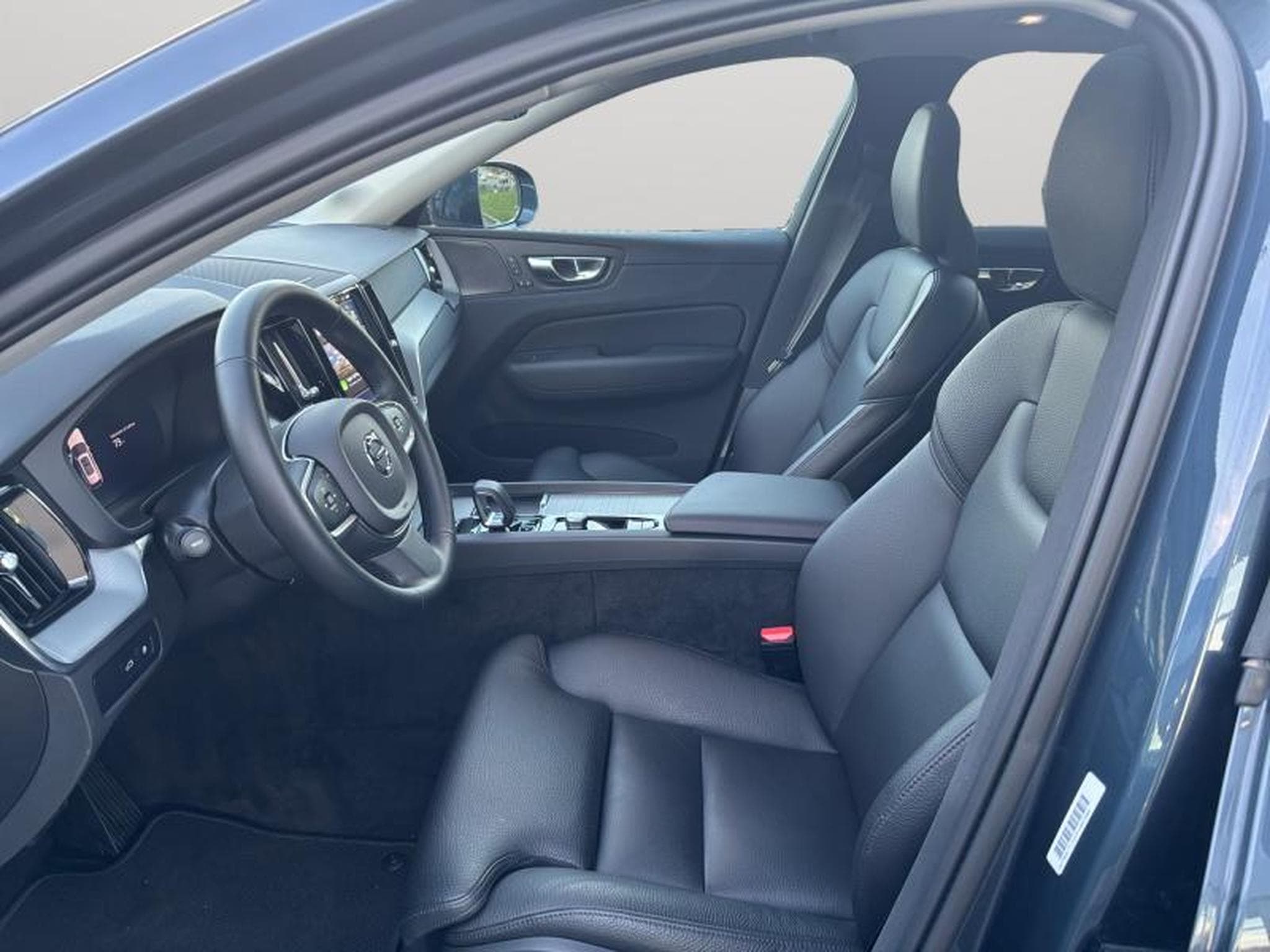 Volvo XC60 T6 Core / Hybride (2025) - Foto 9